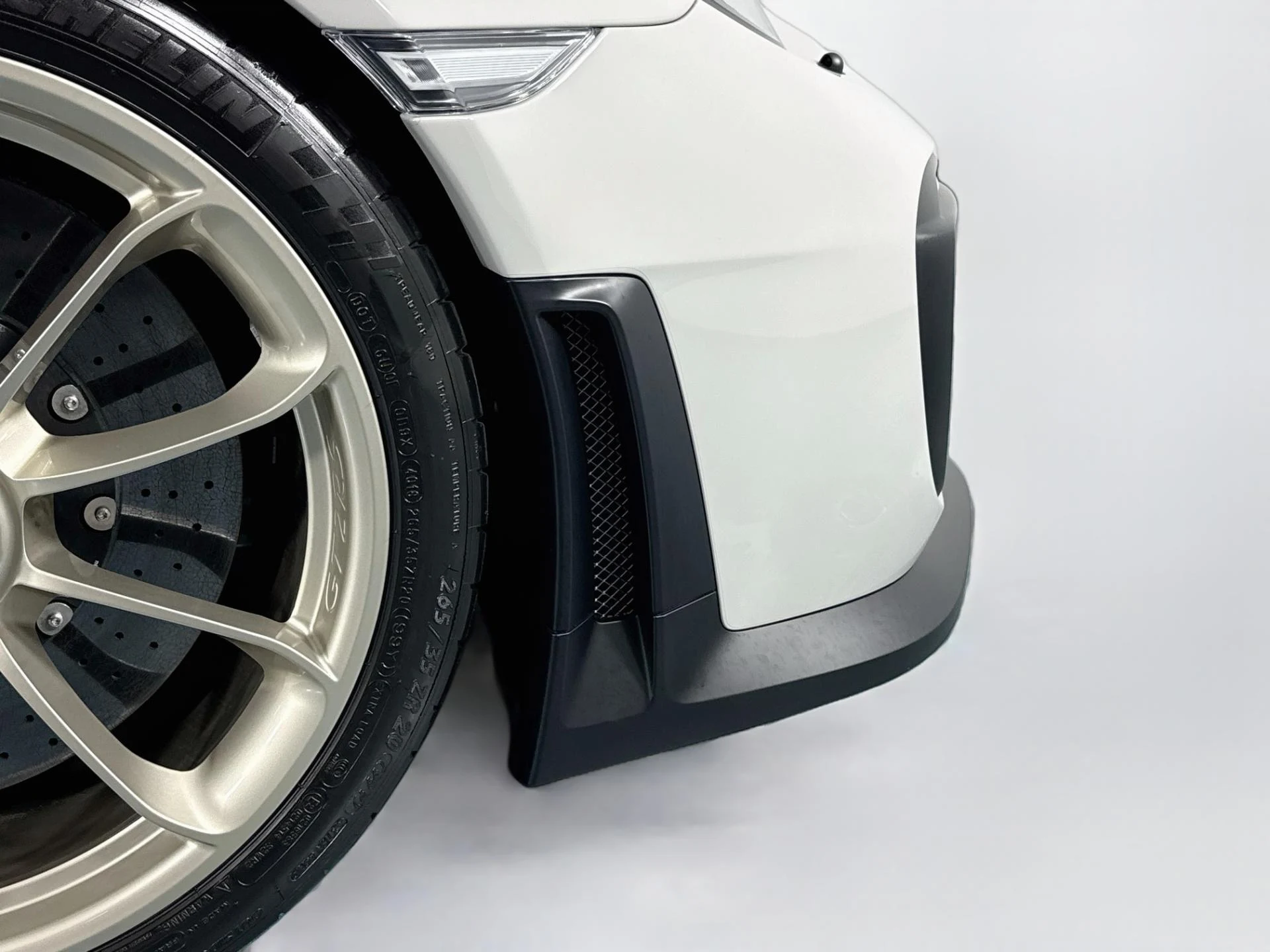 mph079_1029599887_Used_2018_Porsche_911_GT_2_RS_1790873206_65954e273f