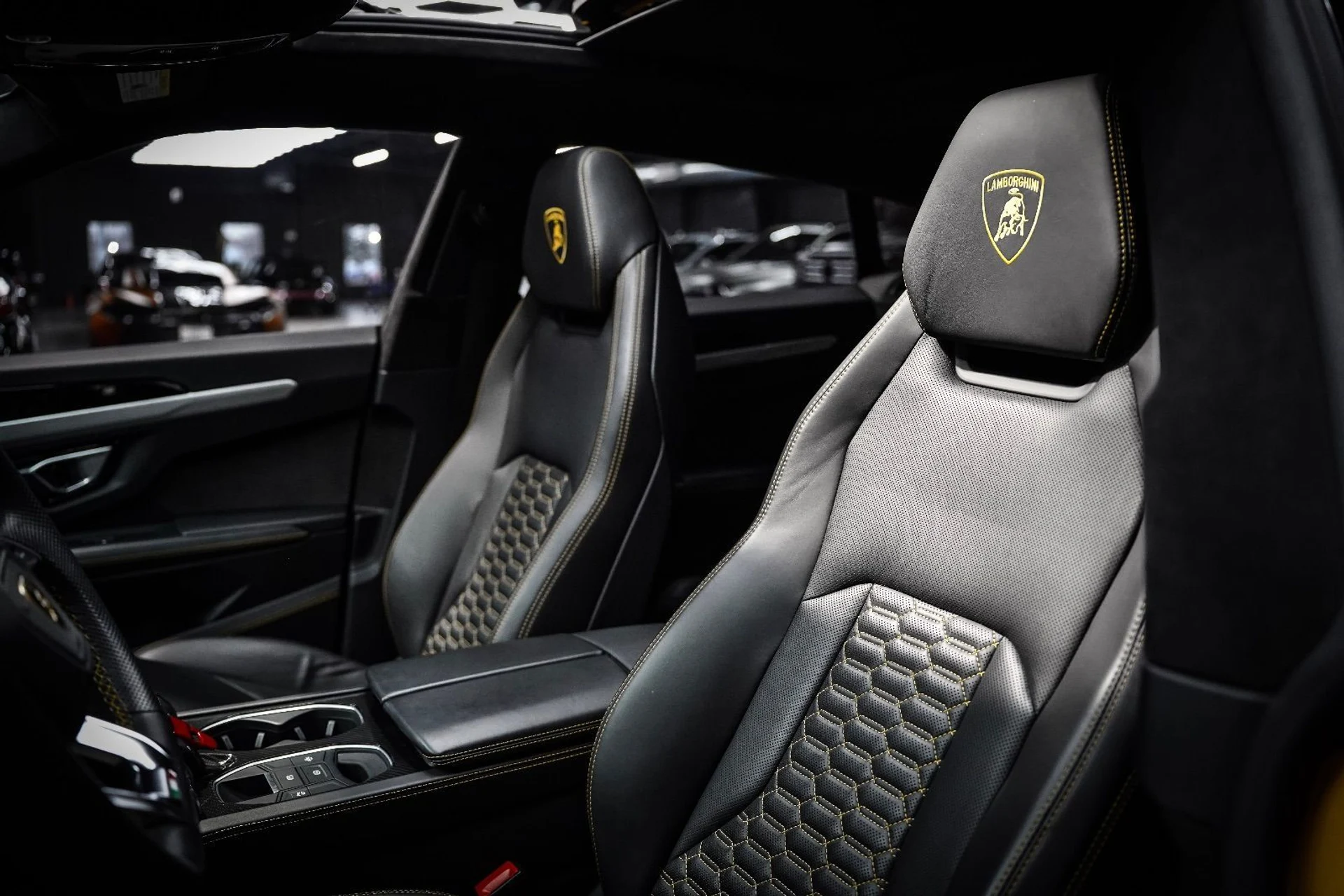 mph079_1065199996_37414663_01309_2020_lamborghini_urus_095_10df33e80a