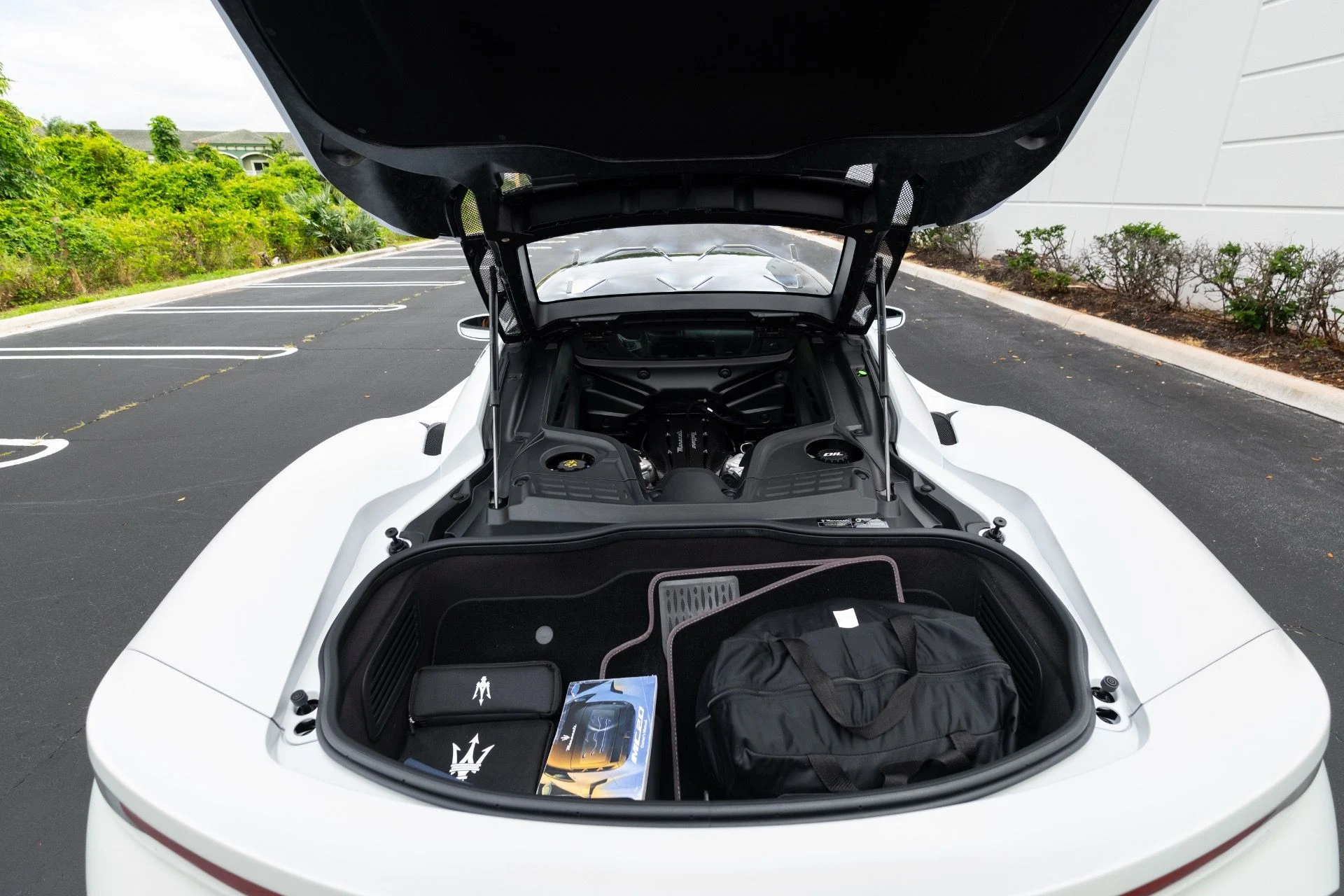 mph079_1187597547_Used_2022_Maserati_MC_20_1777083905_bd9018428e