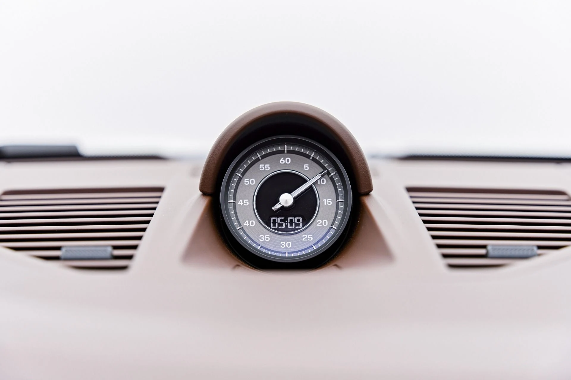 mph079_1221711009_Used_2025_Porsche_911_Turbo_S_1786497925_629539f32e