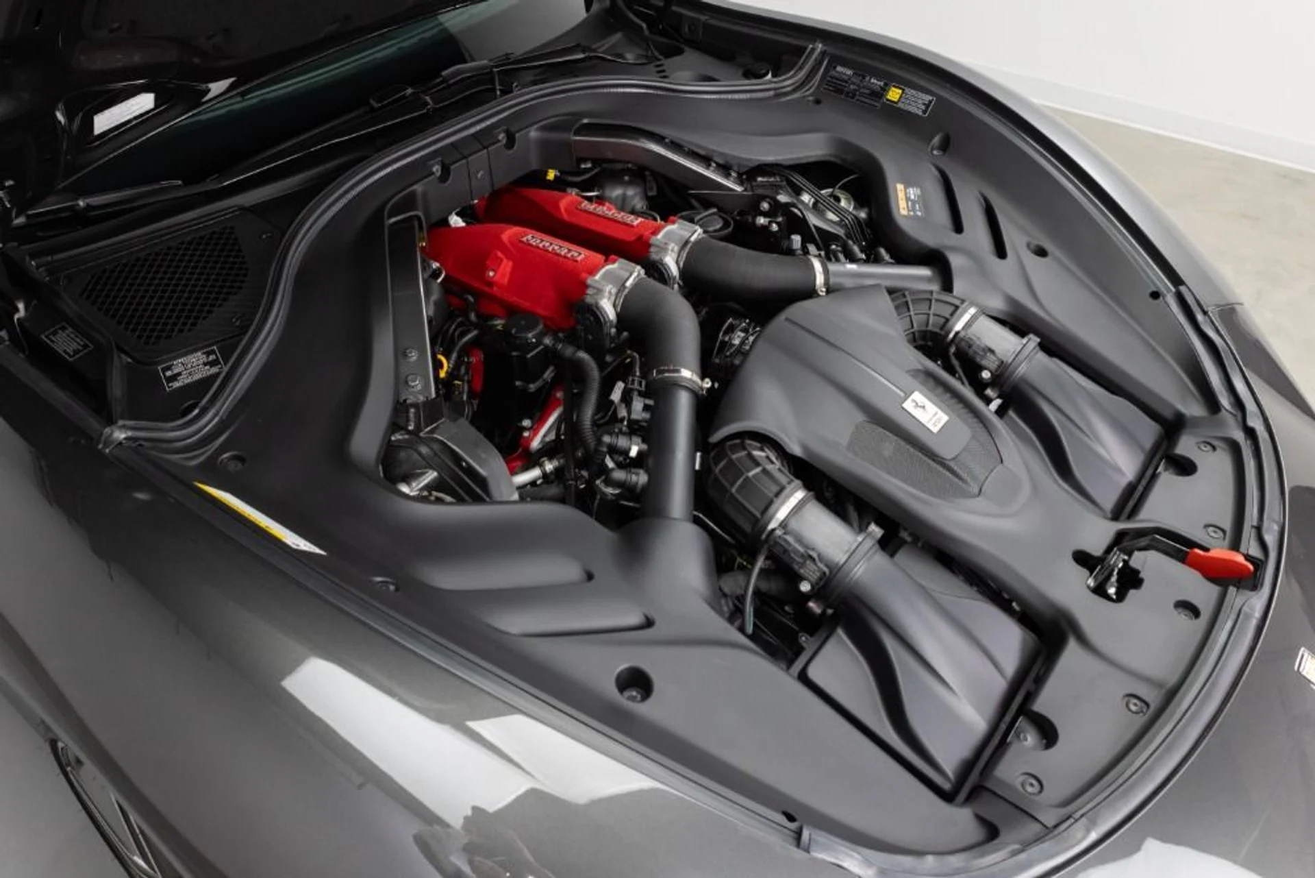 mph079_1361122732_Used_2024_Ferrari_Roma_03b92647a9