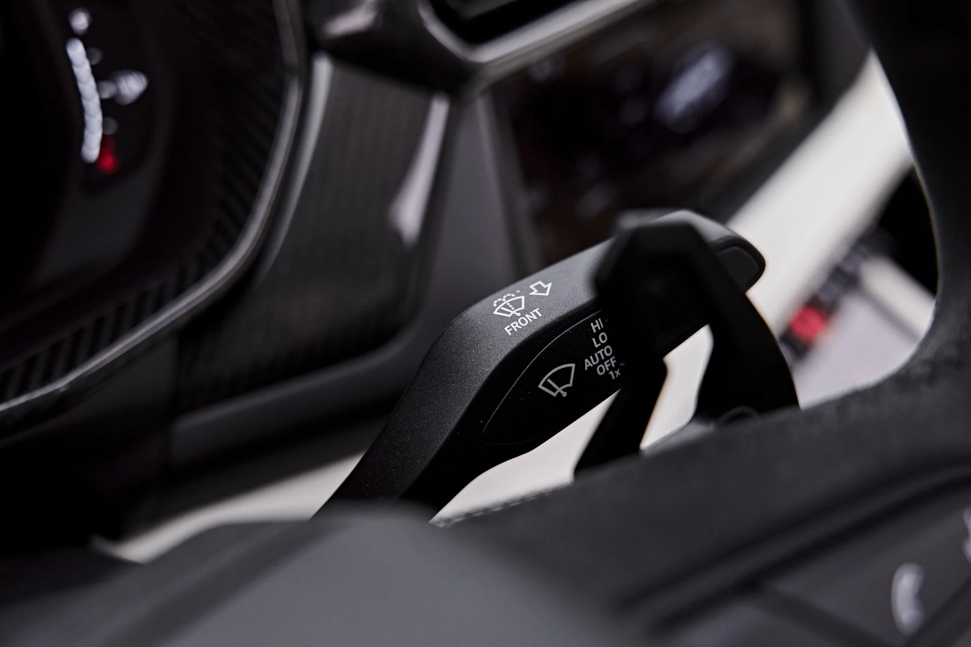 mph079_1361415332_Used_2025_Lamborghini_Urus_SE_1785259030_721bb3e65f