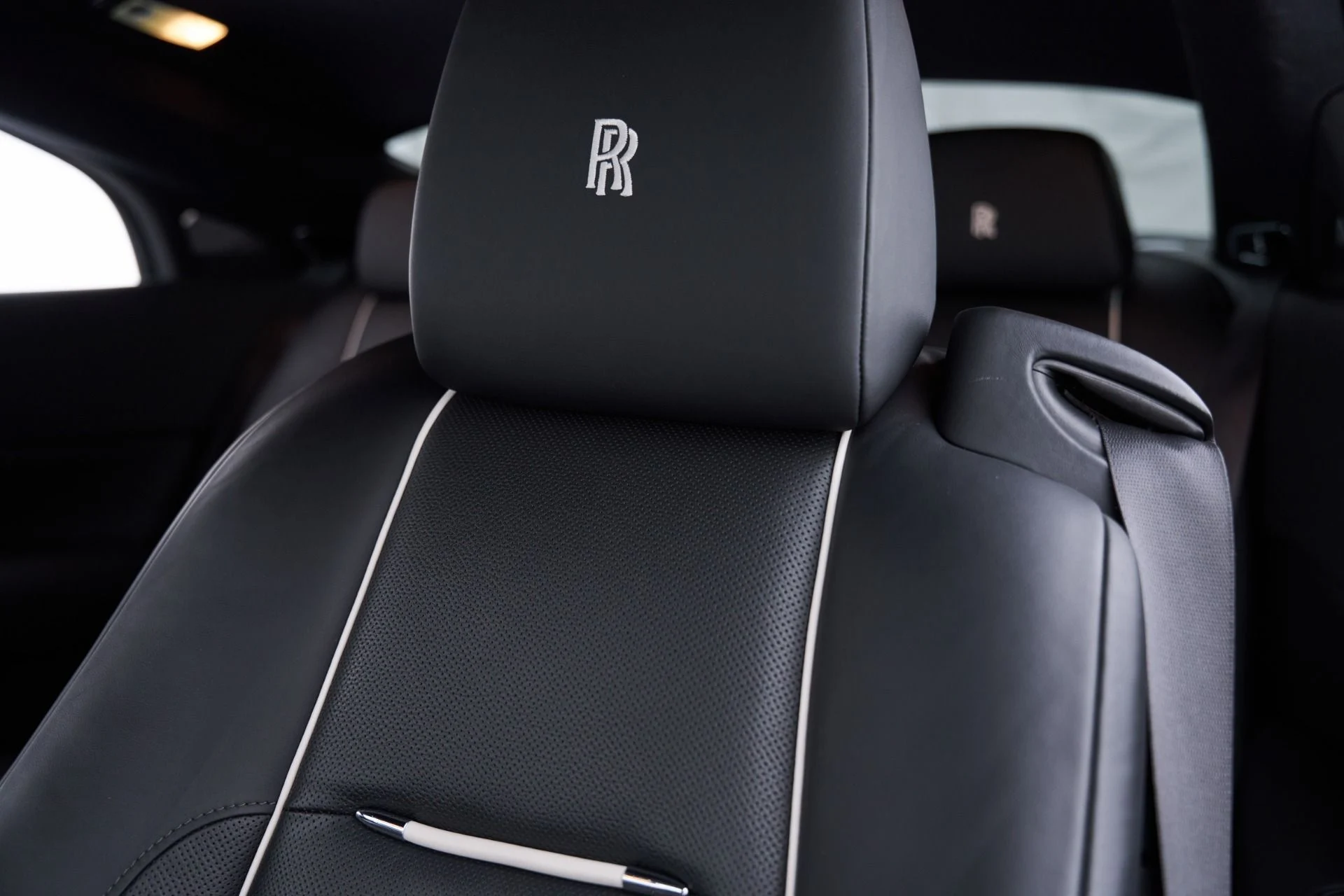 mph079_1555694996_Used_2015_Rolls_Royce_Wraith_Base_1792603143_685003c891