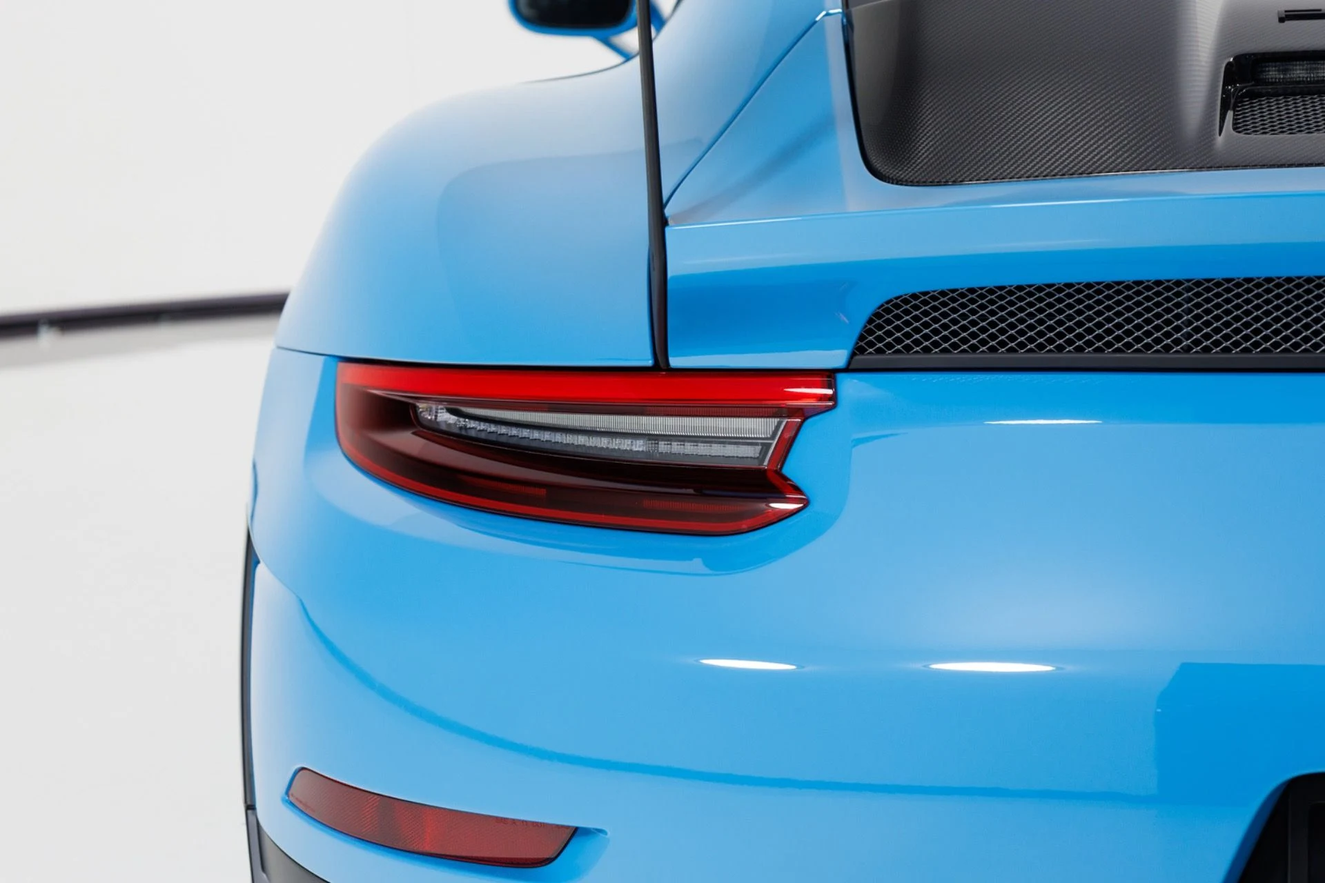 mph079_1645819068_Used_2019_Porsche_911_GT_2_RS_1792013928_4246d54409