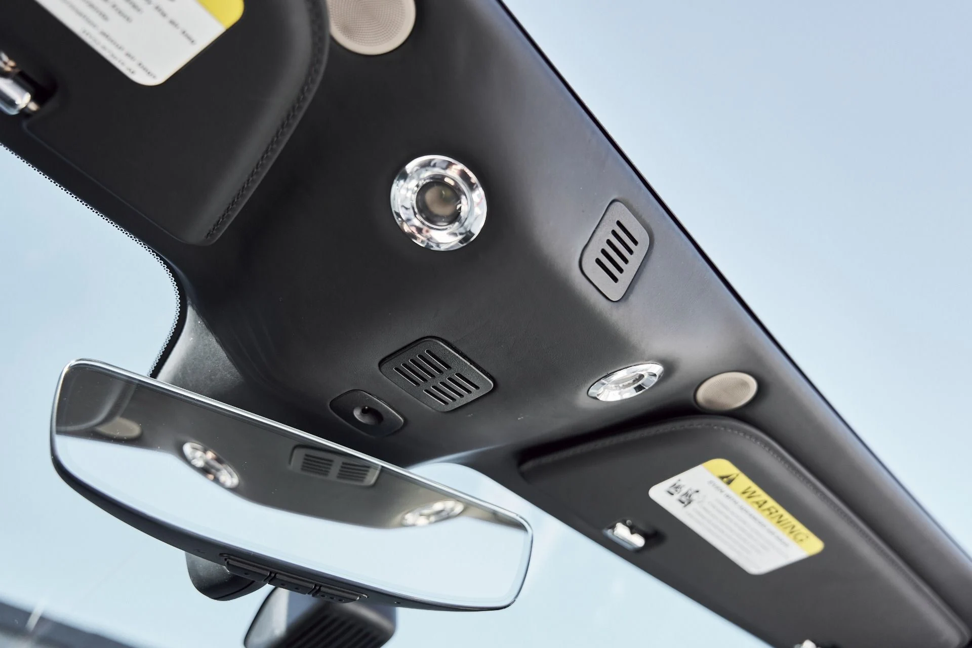 mph079_1813913969_Used_2023_Aston_Martin_DBS_Volante_1768877053_b3531f52bc