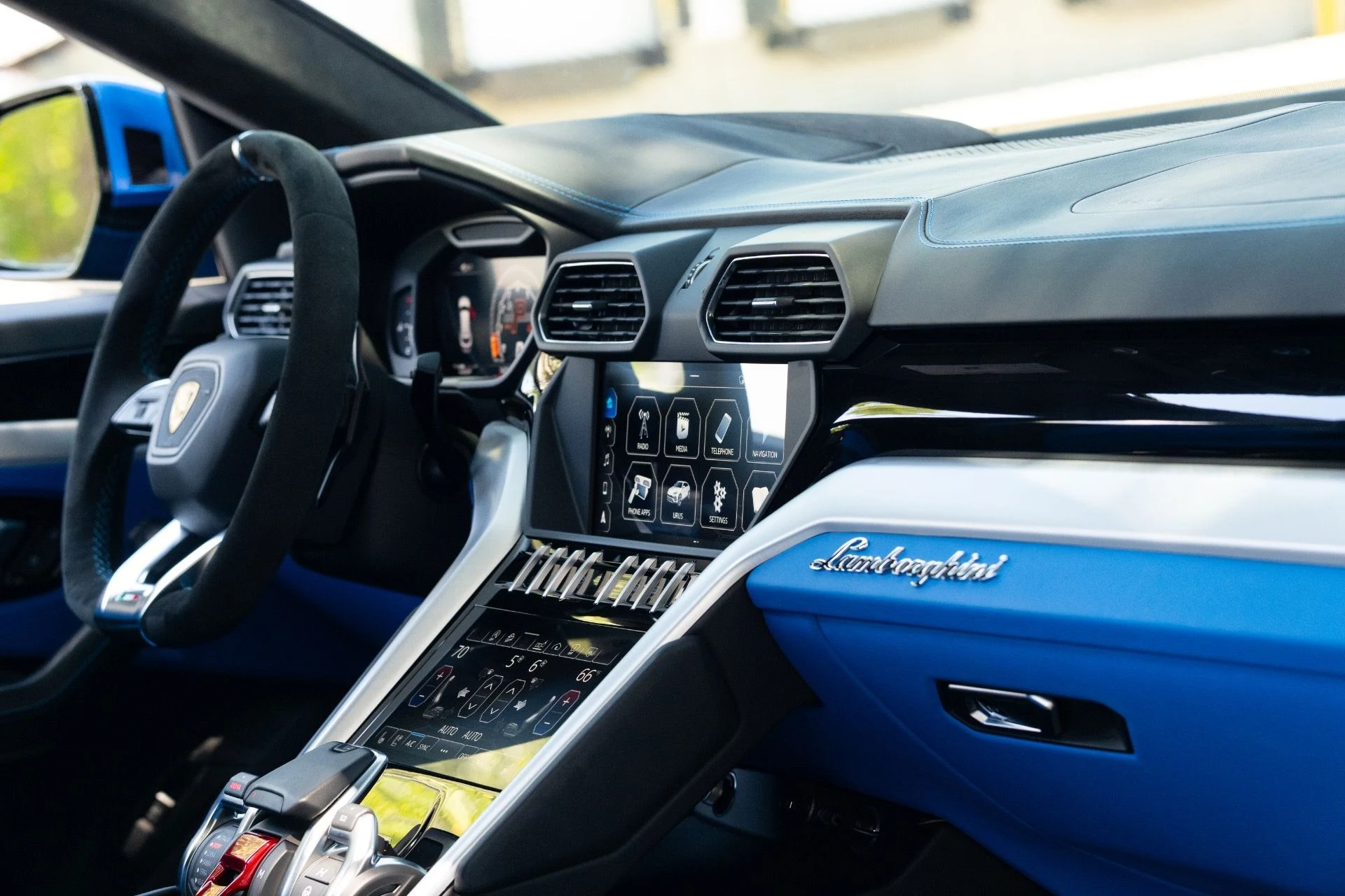 mph079_1846868494_Used_2019_Lamborghini_Urus_1781242066_1fb9ecf959
