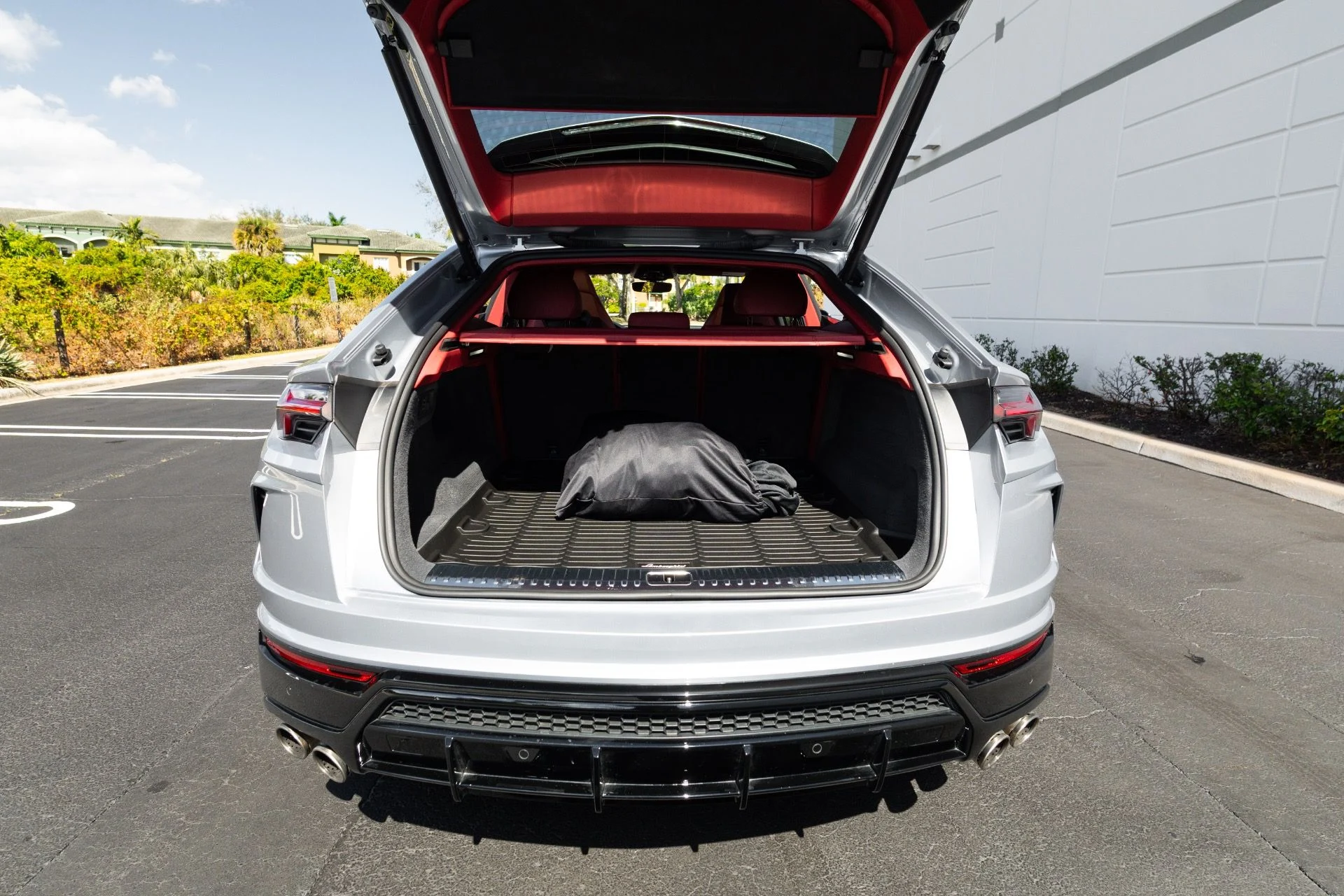 mph079_1874705133_Used_2022_Lamborghini_Urus_1770690392_0414931155