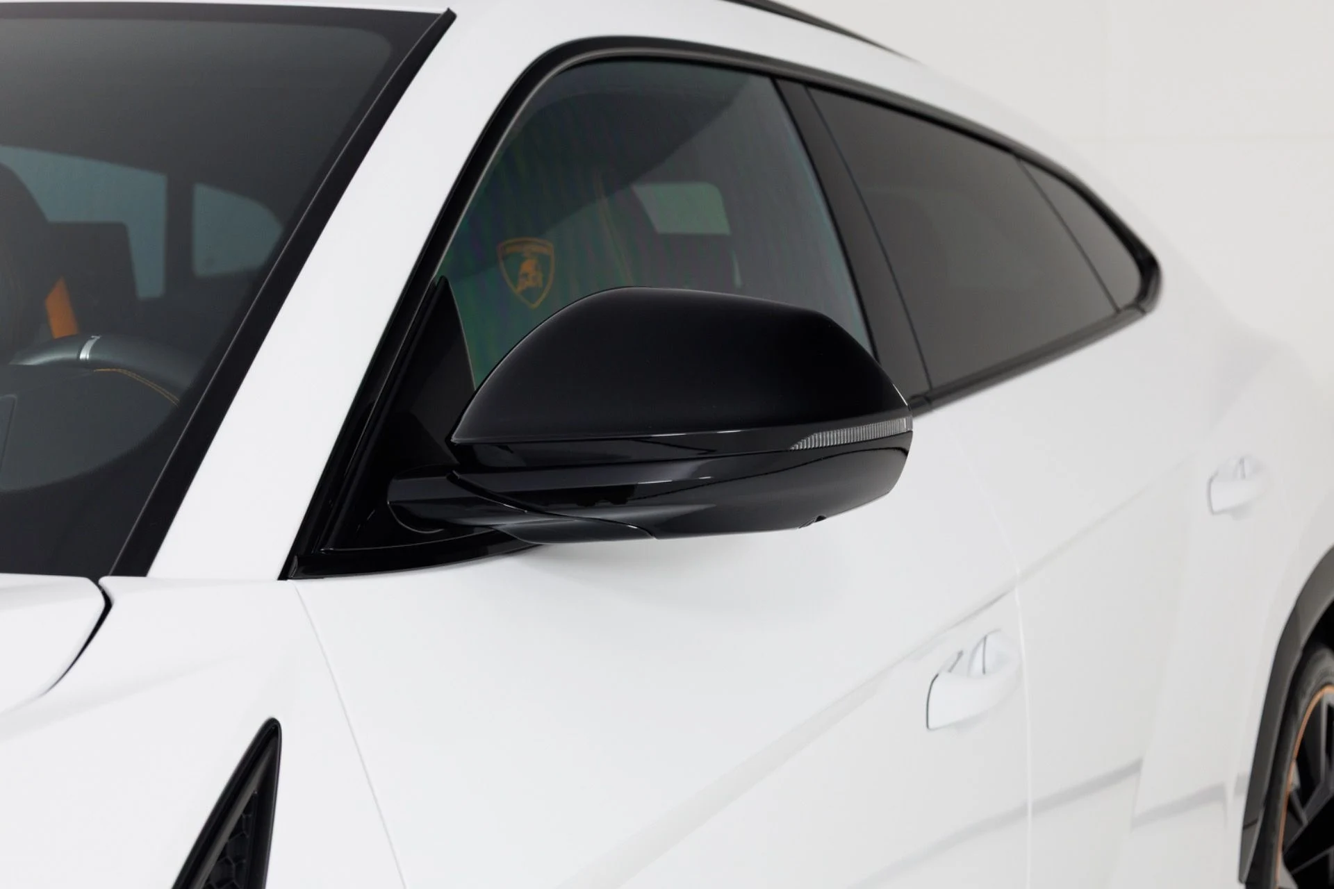 mph079_1951896339_Used_2024_Lamborghini_Urus_S_1775674860_0c25fa8798