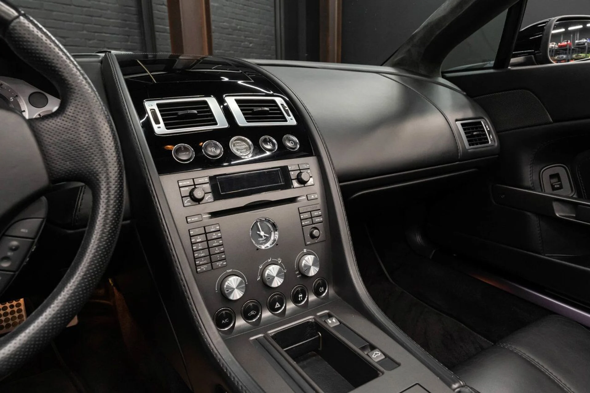 mph079_2004323840_aston_martin_vantage_2008_83a258a5ce