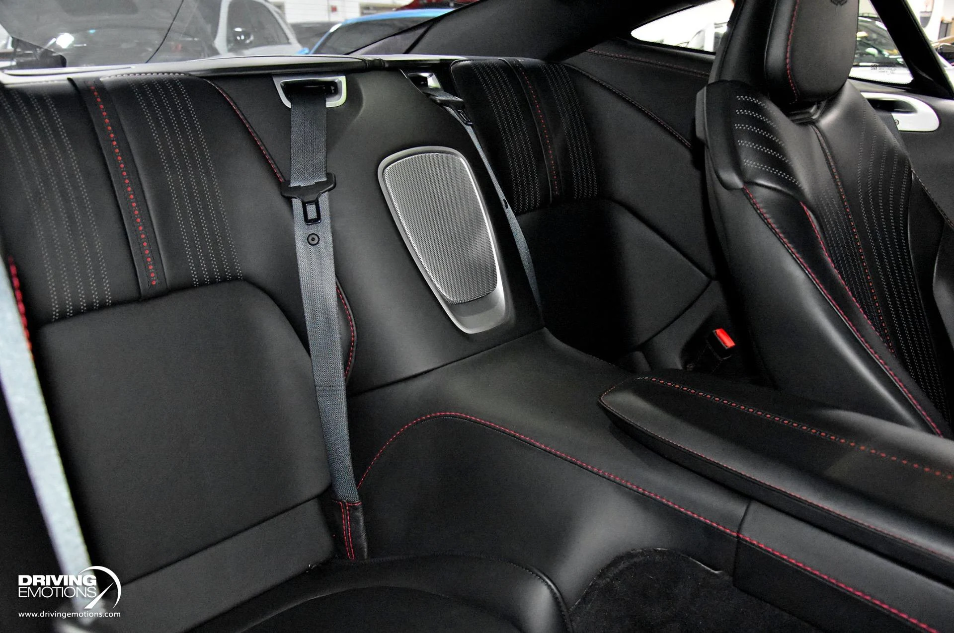 mph079_2044964657_861_p80_l_05f2ad29af