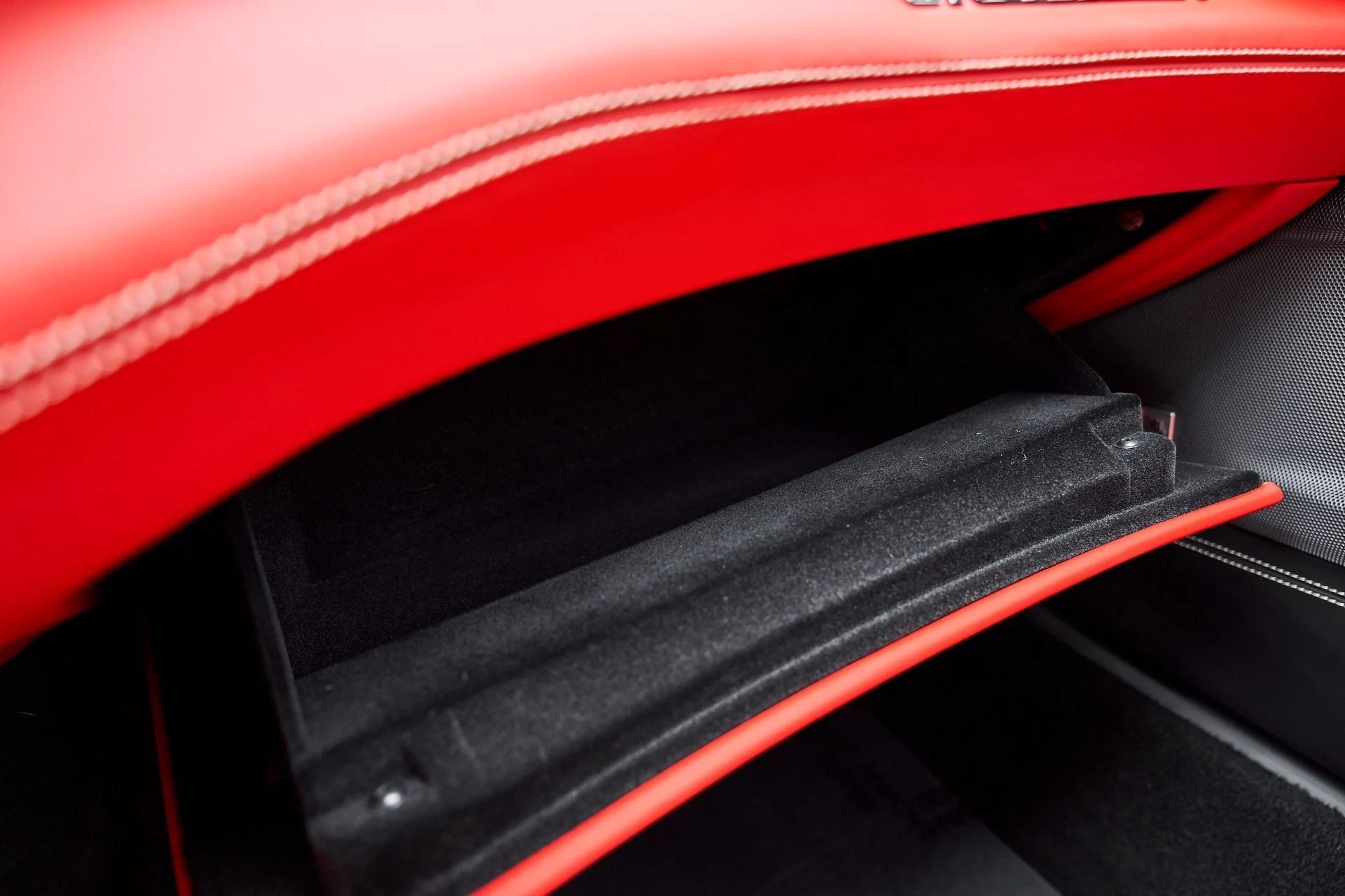 mph079_2066192079_Used_2020_Ferrari_GTC_4_Lusso_T_1766786012_5dfd968ab5