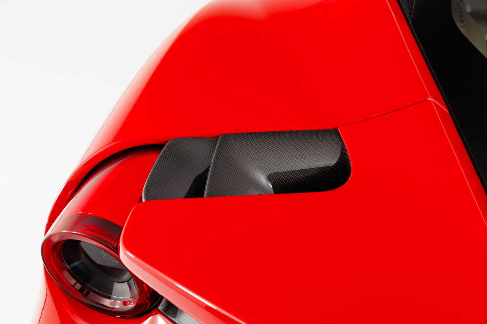 mph079_2156875557_Used_2020_Ferrari_488_Pista_1775511022_c7f87d5397