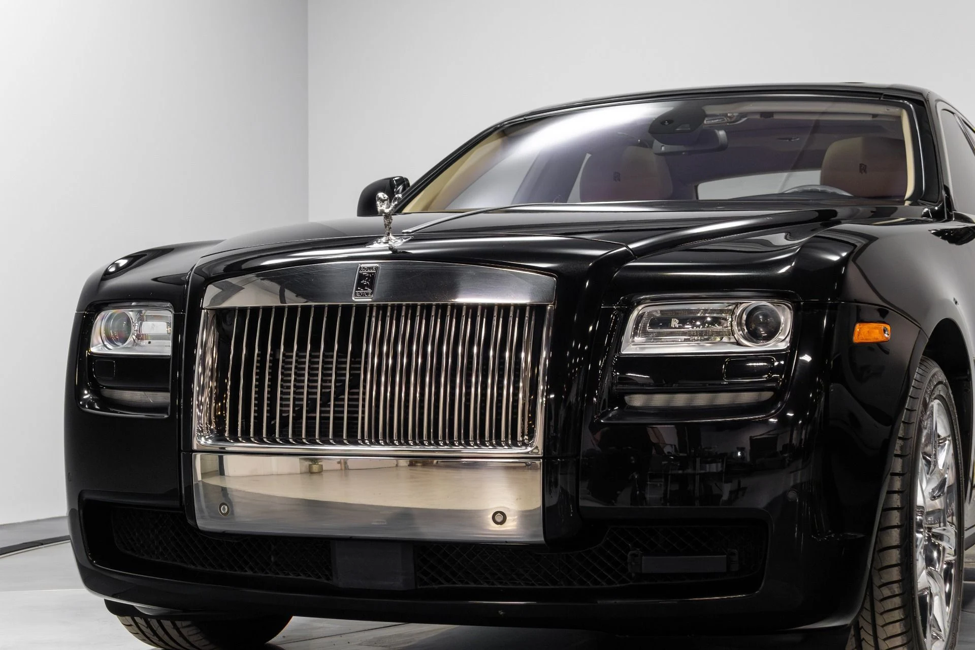 mph079_2247634609_Used_2011_Rolls_Royce_Ghost_1770323942_7283c005fc