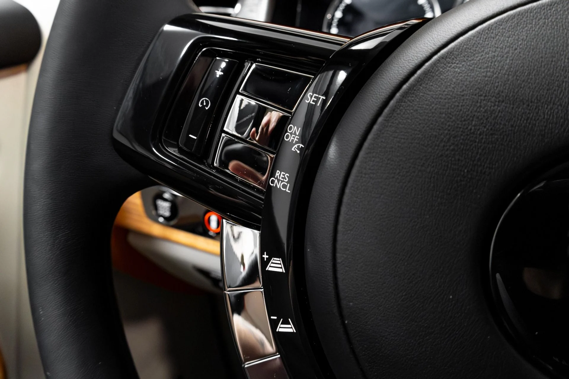 mph079_2266017351_Used_2019_Rolls_Royce_Phantom_1770350910_cc94154139