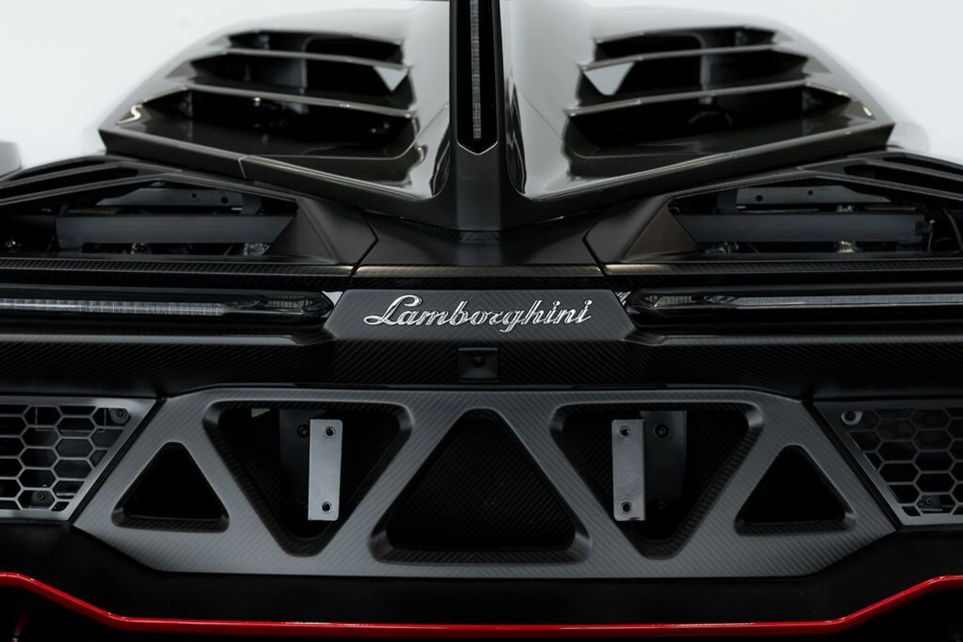 mph079_2385180504_lamborghini_veneno_2014_jpg_v_1779988126_9c7ece972a