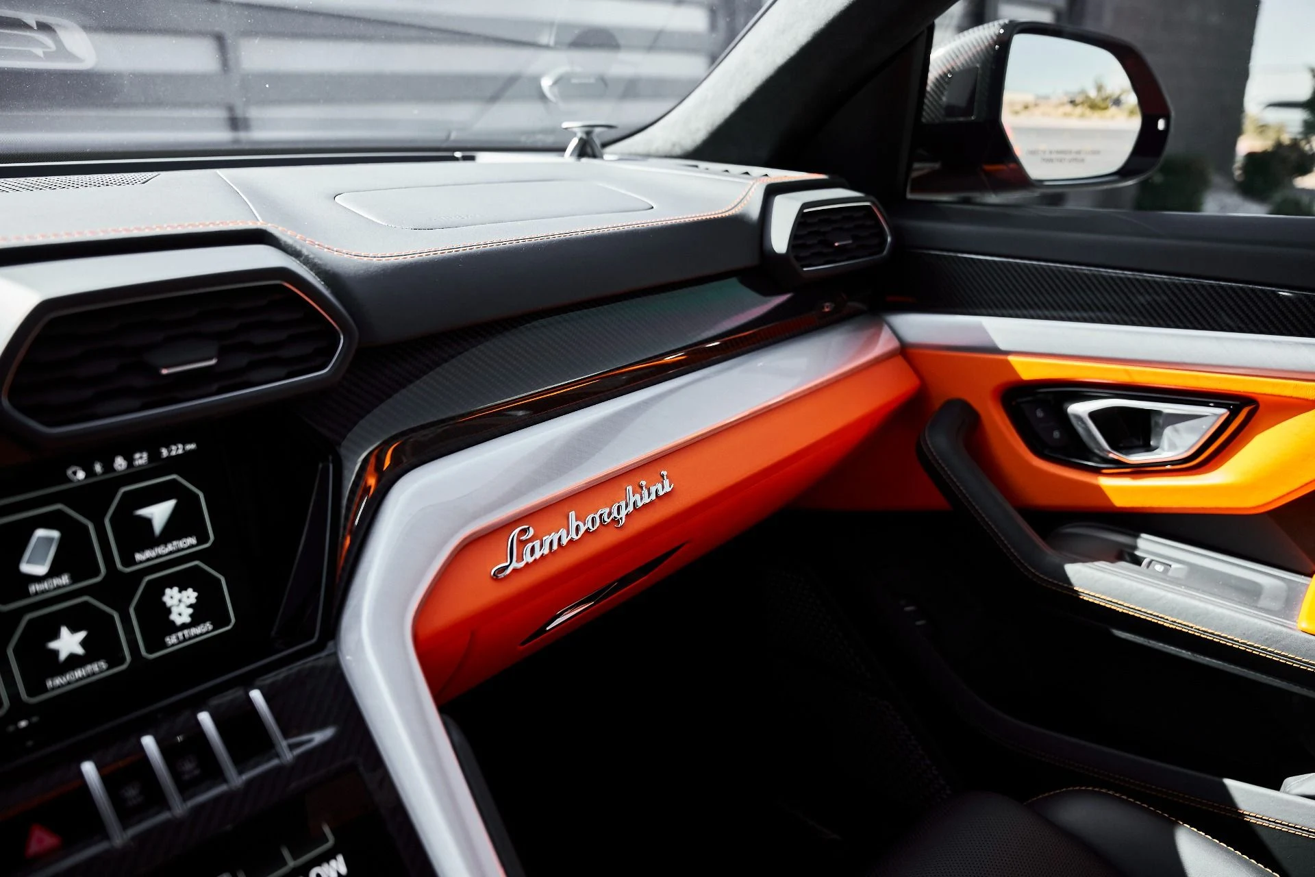 mph079_2530126579_Used_2022_Lamborghini_Urus_1778204520_1d7b030322