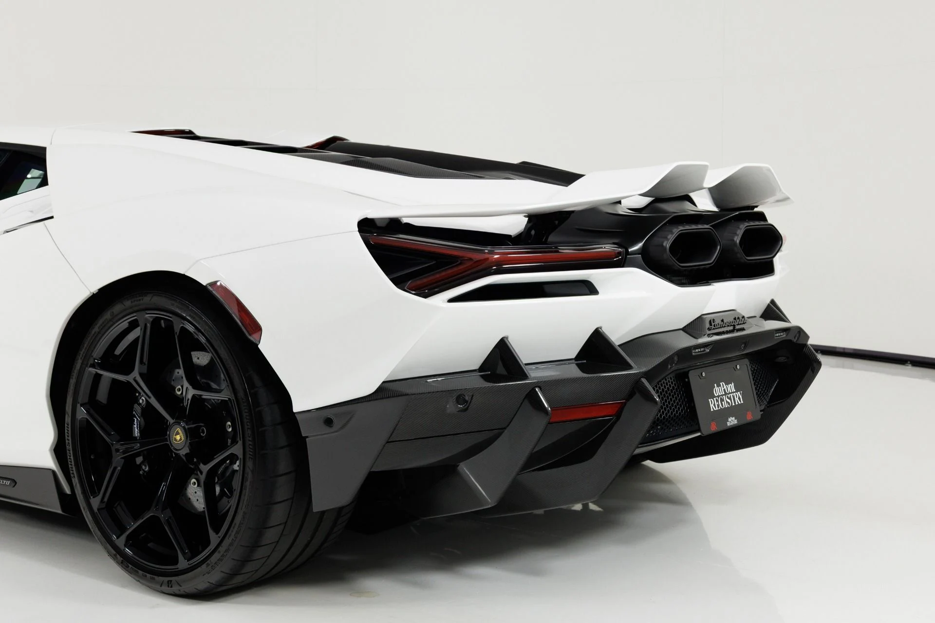 mph079_2659635086_Used_2024_Lamborghini_Revuelto_1786042600_de41b416b3