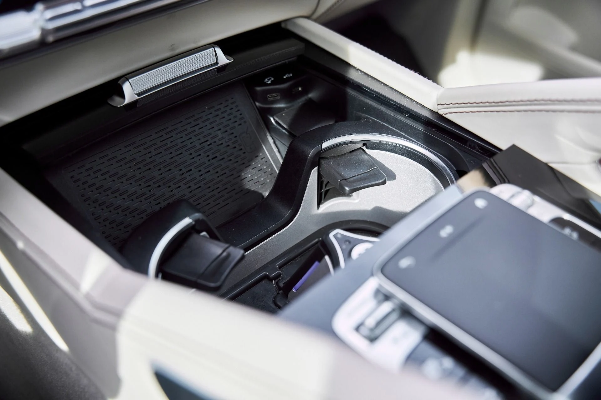 mph079_2660141548_Used_2022_Mercedes_Benz_GLS_Maybach_GLS_600_1769655702_696111a1fb