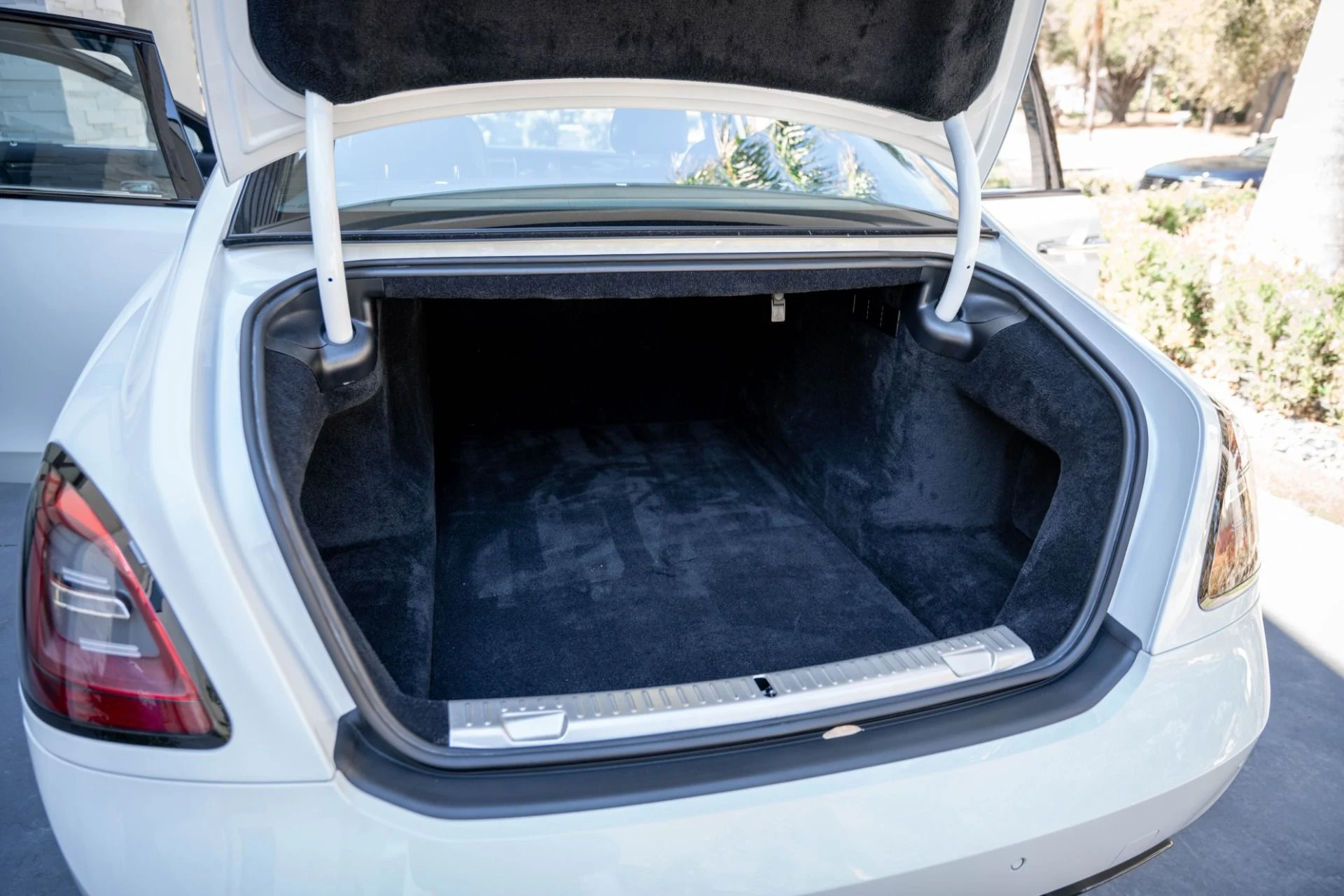 mph079_2687596986_Used_2022_Rolls_Royce_Black_Badge_Ghost_1772144657_de414d570d