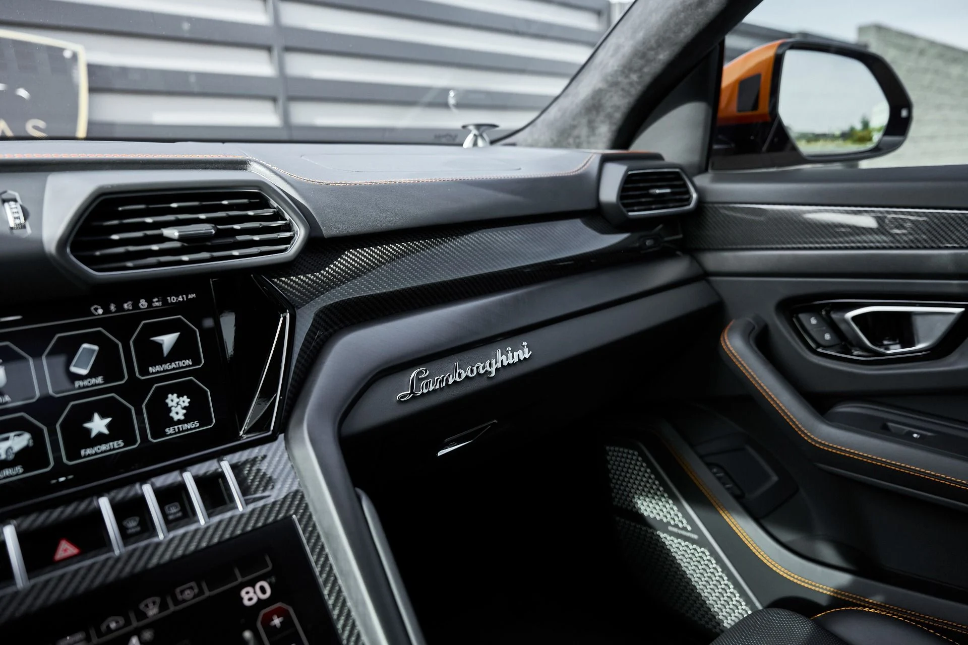 mph079_2738084964_Used_2022_Lamborghini_Urus_1766457500_1a3bf74bf7