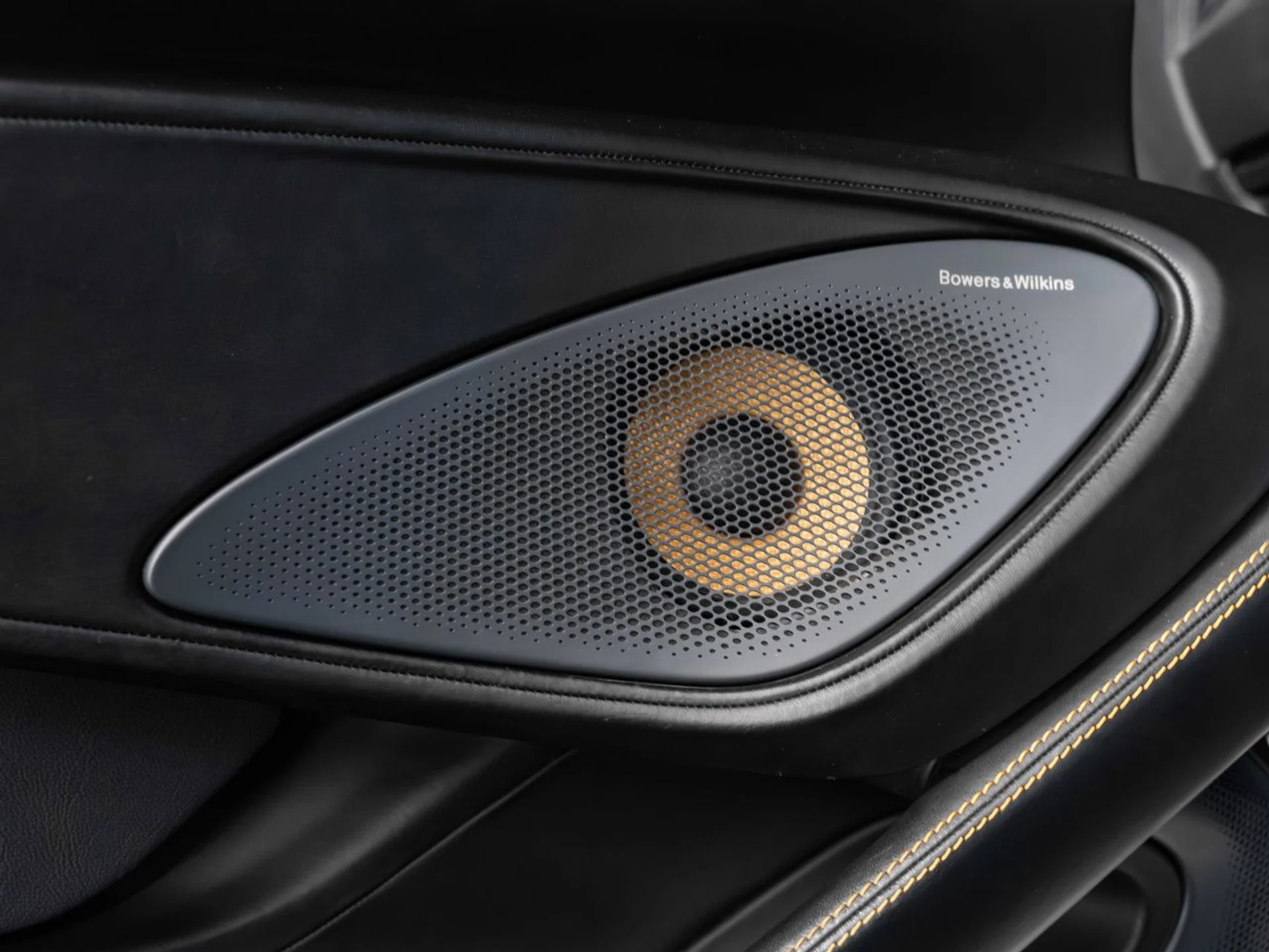 mph079_2800074421_mclaren_570s_2018_4a099309ac