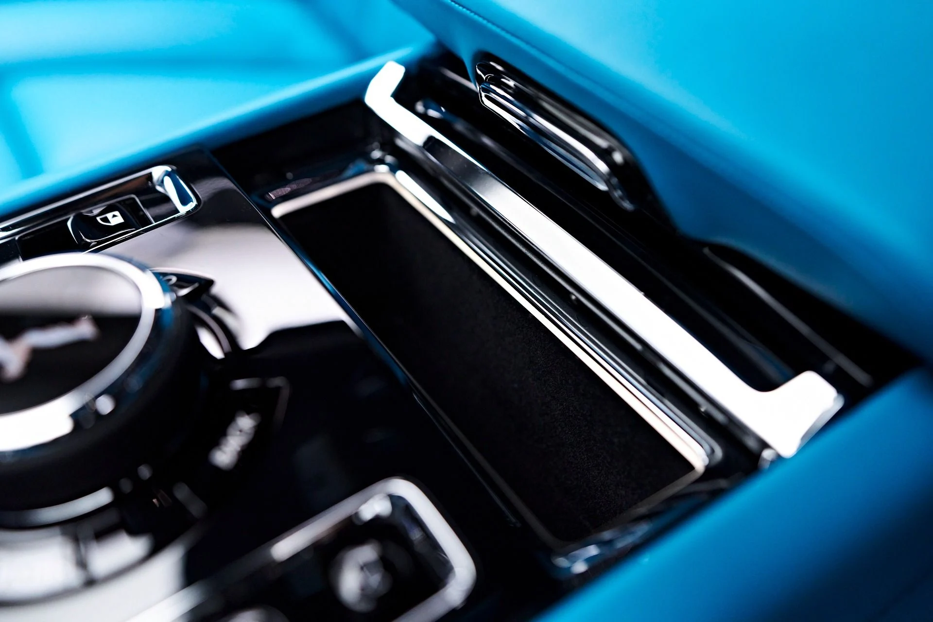 mph079_2843310888_Used_2024_Rolls_Royce_Ghost_Base_1755131984_83a57c4005