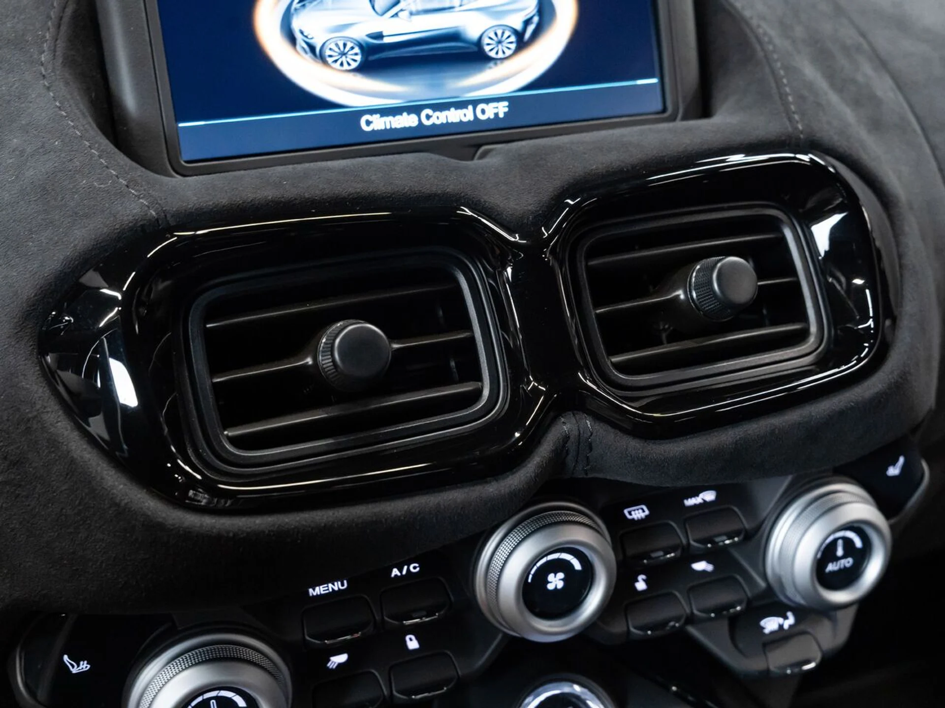 mph079_2929466169_aston_martin_vantage_2020_369cf76677