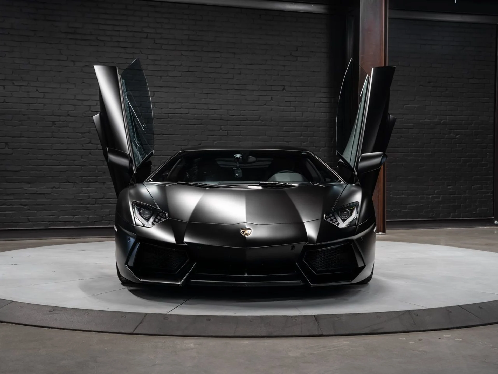 mph079_297821641_lamborghini_aventador_2017_fe4e01183b