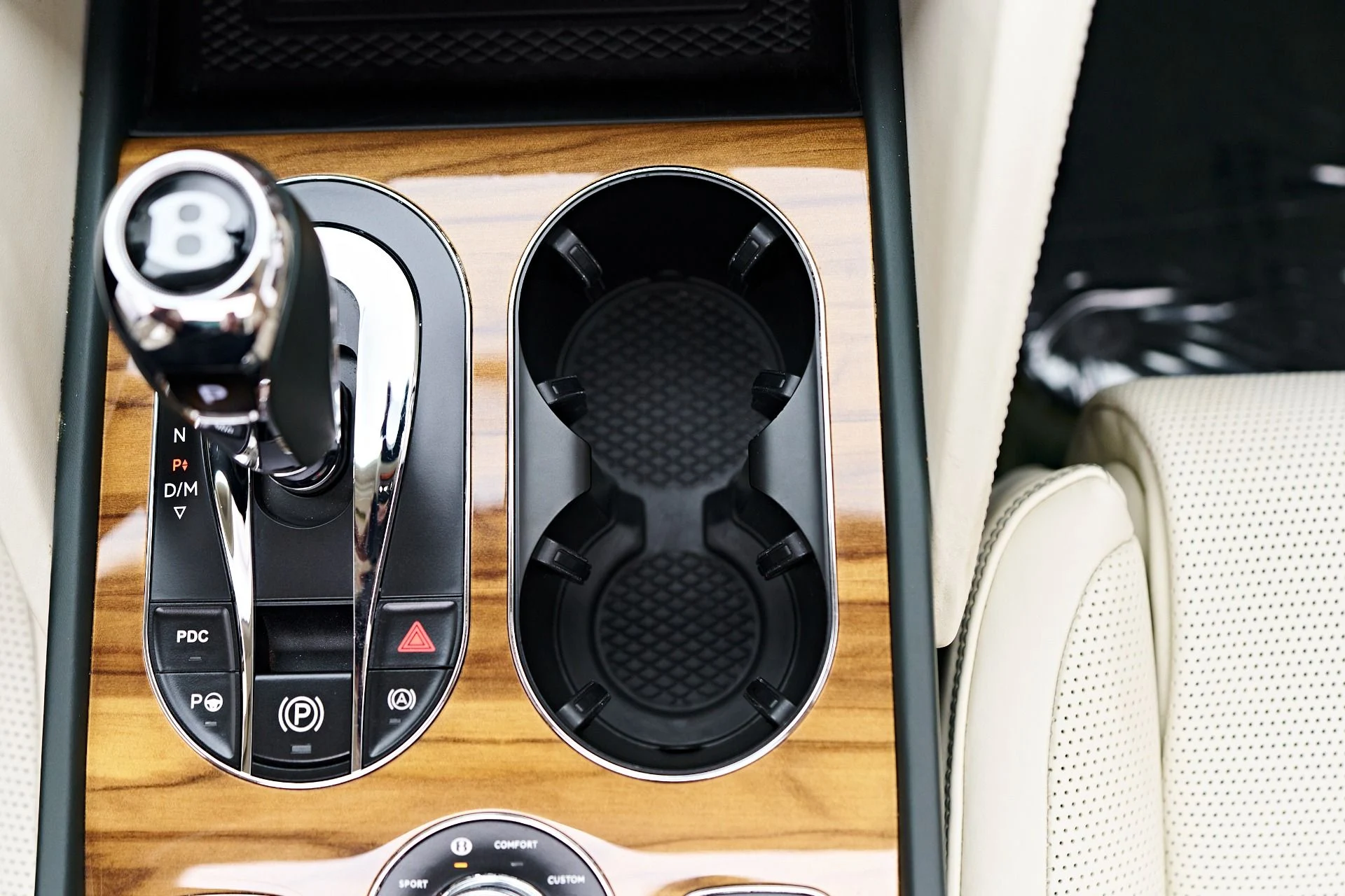 mph079_3071922626_Used_2023_Bentley_Bentayga_EWB_1754782521_653174e983