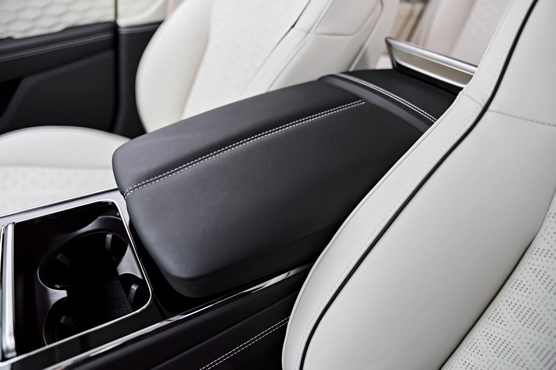 mph079_3148949545_Used_2025_Bentley_Flying_Spur_Speed_1786412307_1576509a99