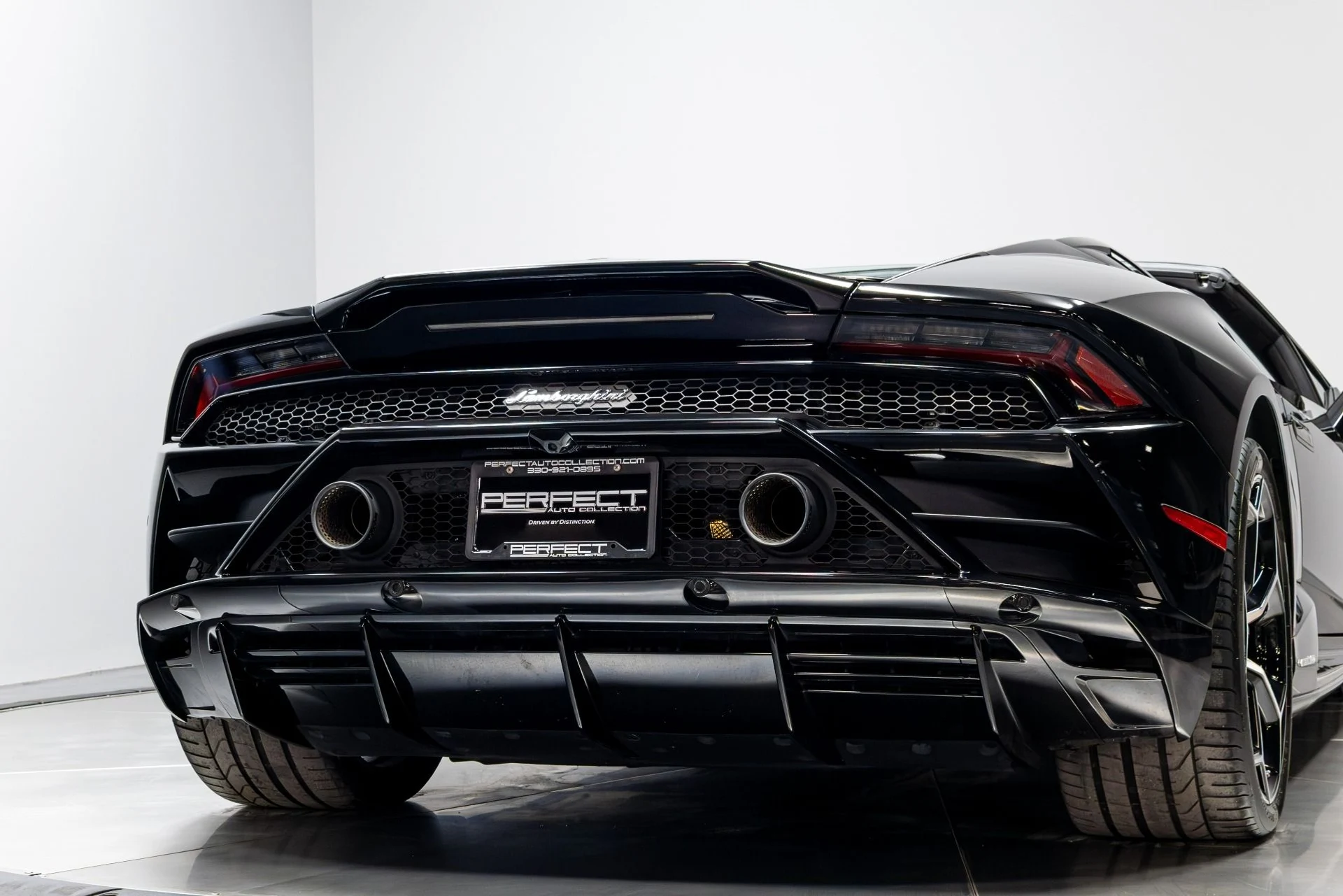 mph079_3481785410_Used_2020_Lamborghini_Huracan_EVO_1774302788_cfde05cf4d