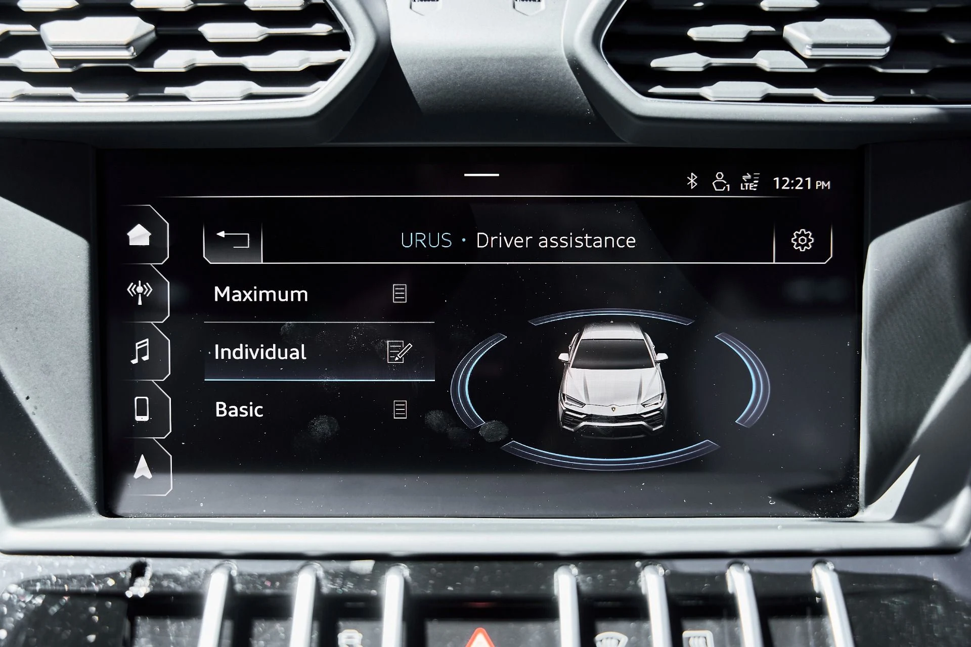 mph079_3755375601_Used_2019_Lamborghini_Urus_Base_1776301941_56933284f4