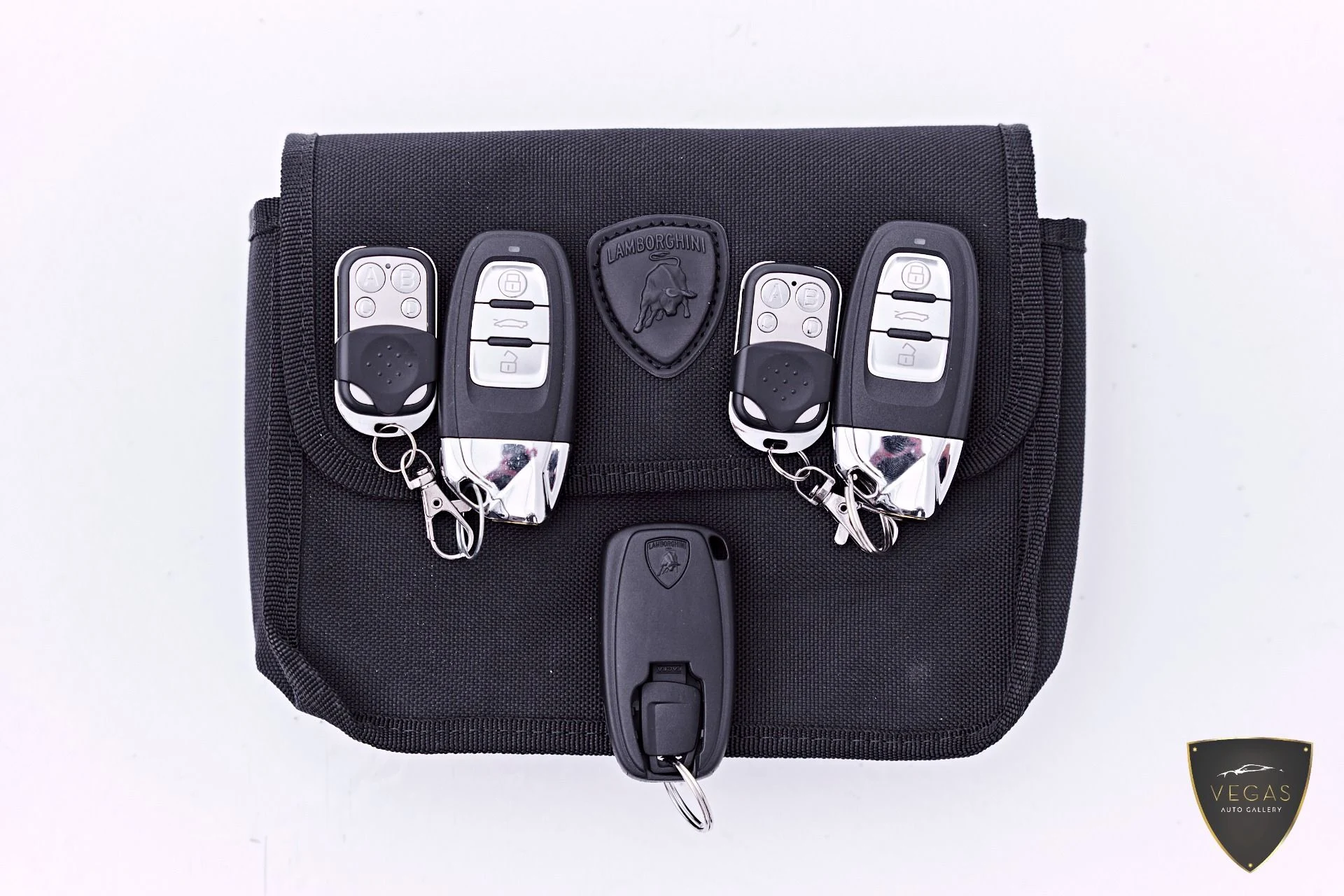 mph079_3839474438_Used_2022_Lamborghini_Huracan_EVO_Base_1782344388_0d80e63243