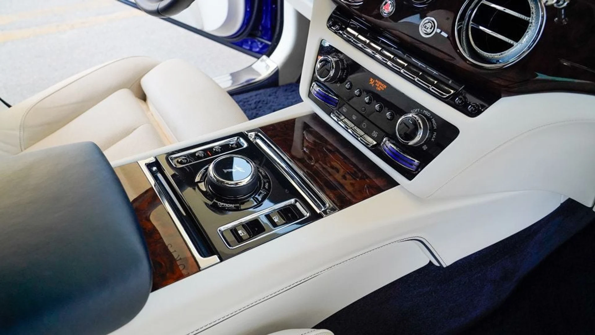mph079_4047729495_used_2021_rolls_royce_ghost_sedan_14354_22842978_80_1024_beb7a34e4f