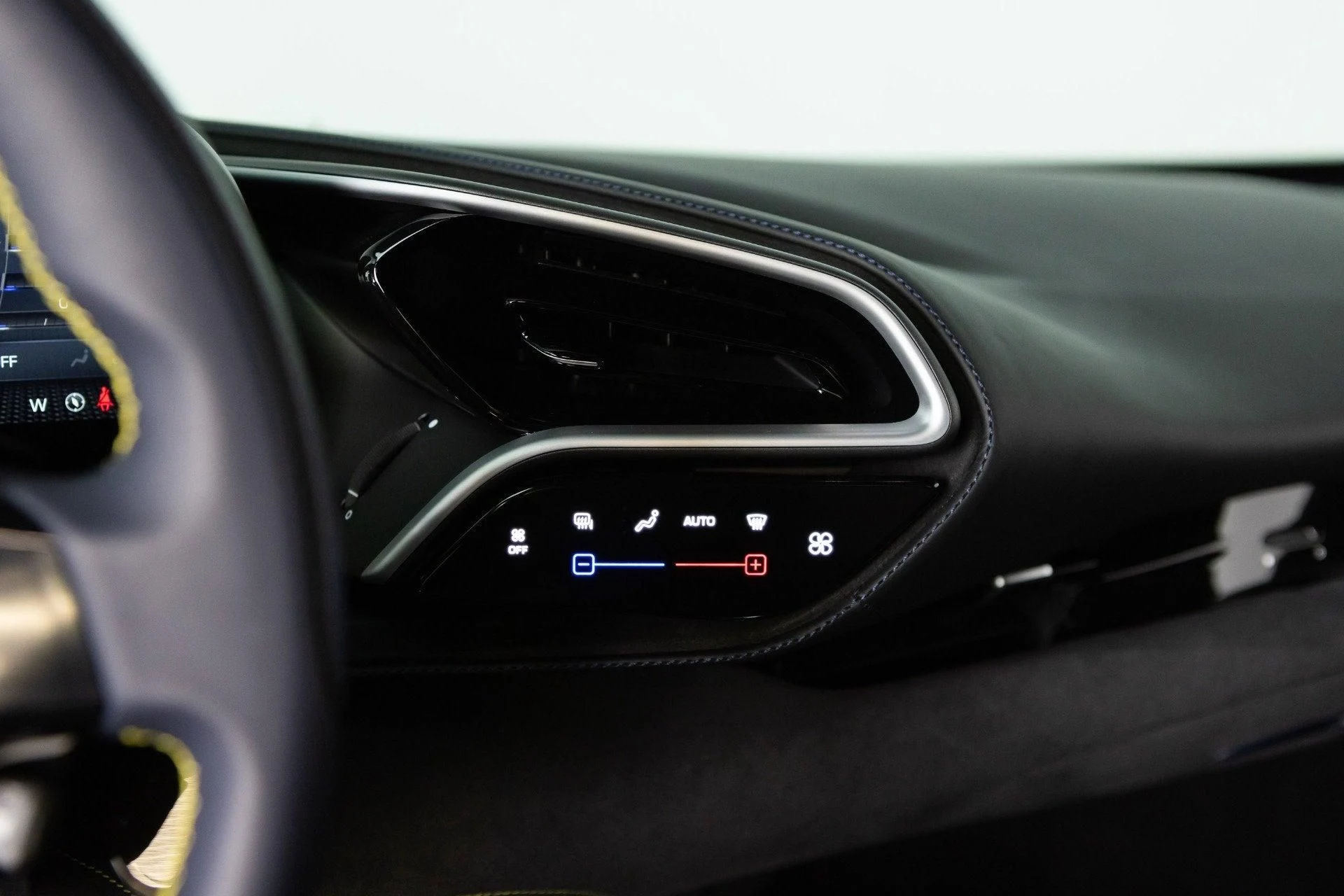 mph079_4174327778_Used_2025_Ferrari_296_GTB_1777349778_faea303d99