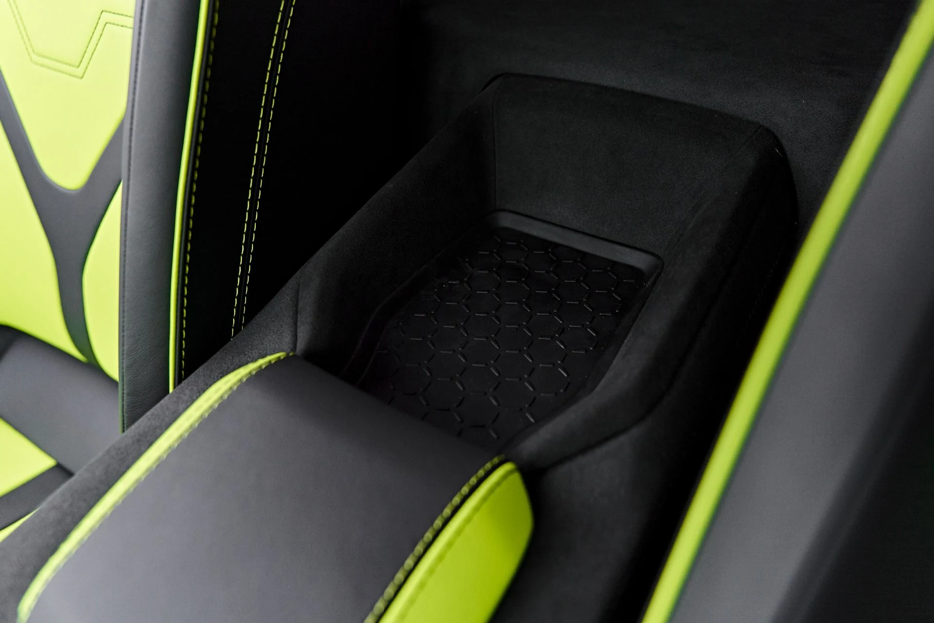 mph079_4211628941_Used_2026_Lamborghini_Revuelto_Base_1788485755_ba90fc4328