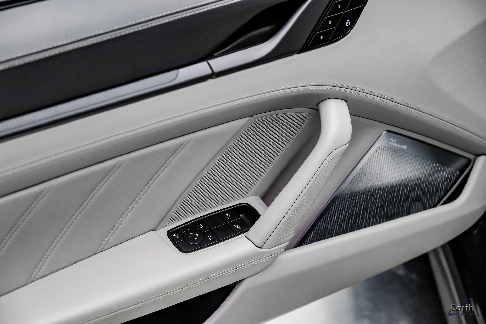 mph079_4221543077_91b64414e8744f07a66b4760b2262aa5x_39022bd0bd