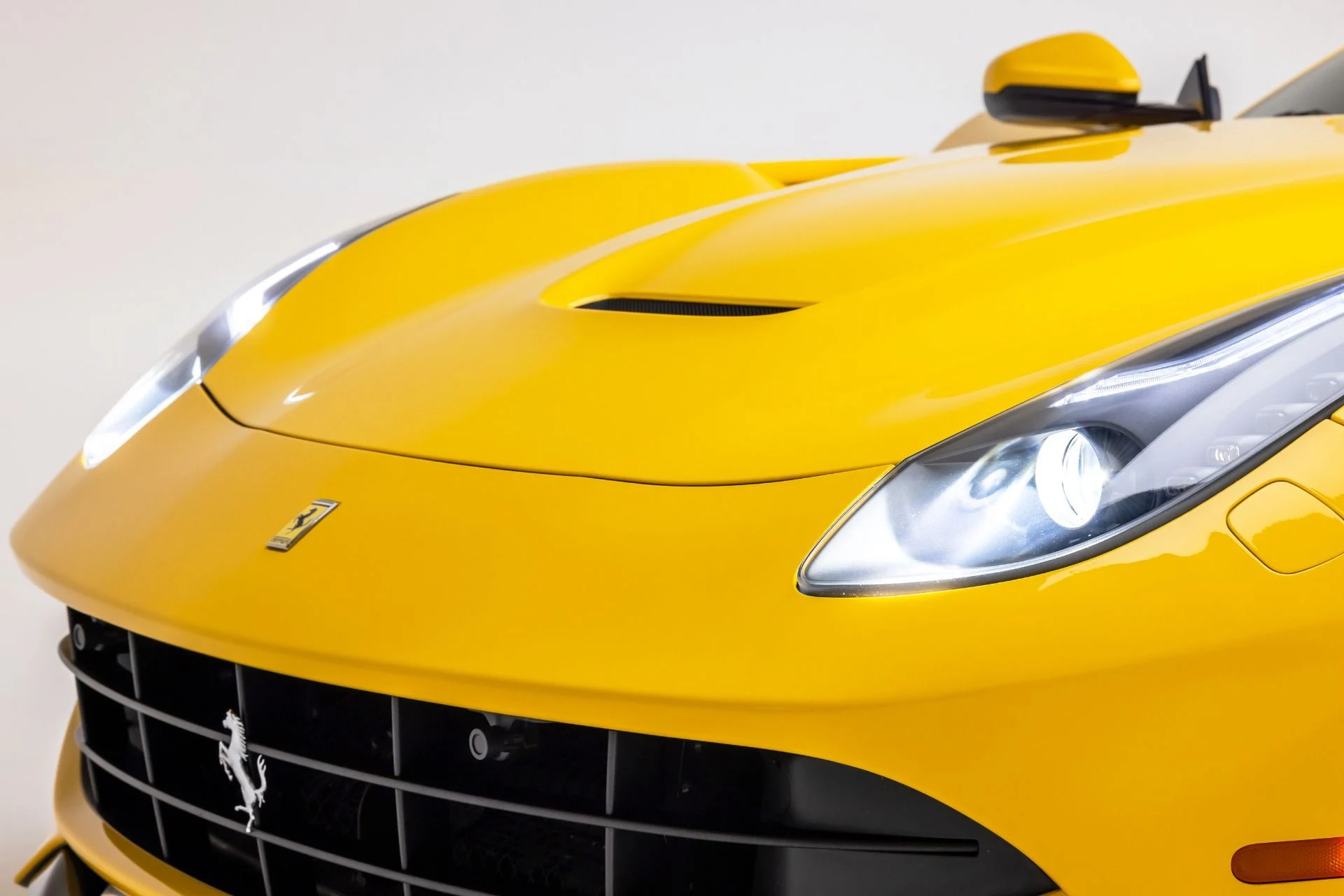 mph079_4265664395_Used_2014_Ferrari_F12berlinetta_1766171664_62ee03589c