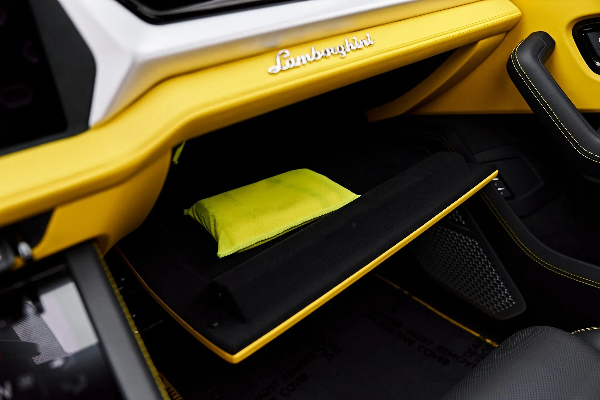 mph079_506329214_Used_2025_Lamborghini_Urus_SE_1788049986_d0ee604f89