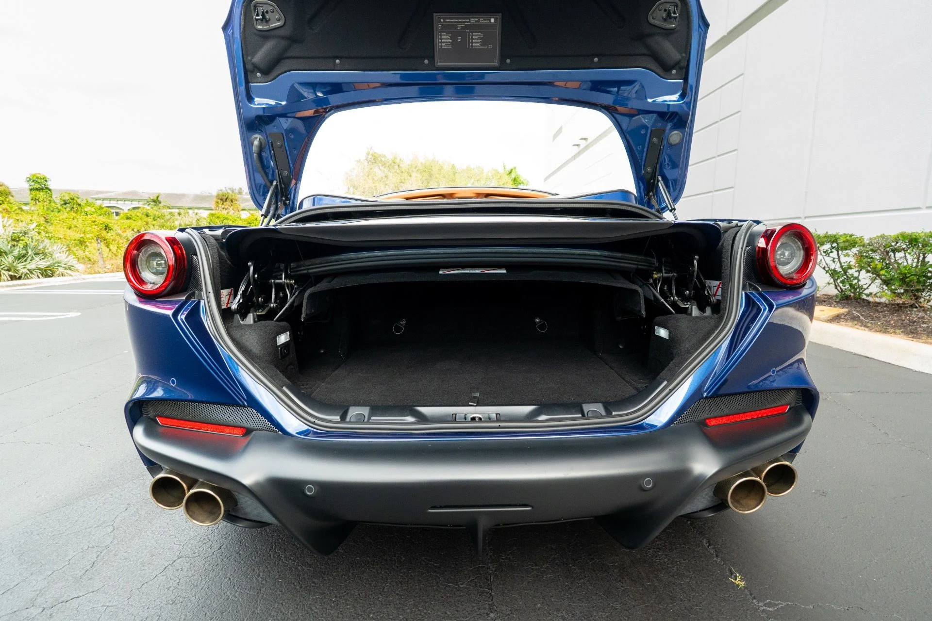 mph079_58345428_Used_2022_Ferrari_Portofino_M_1770268435_82967fb532