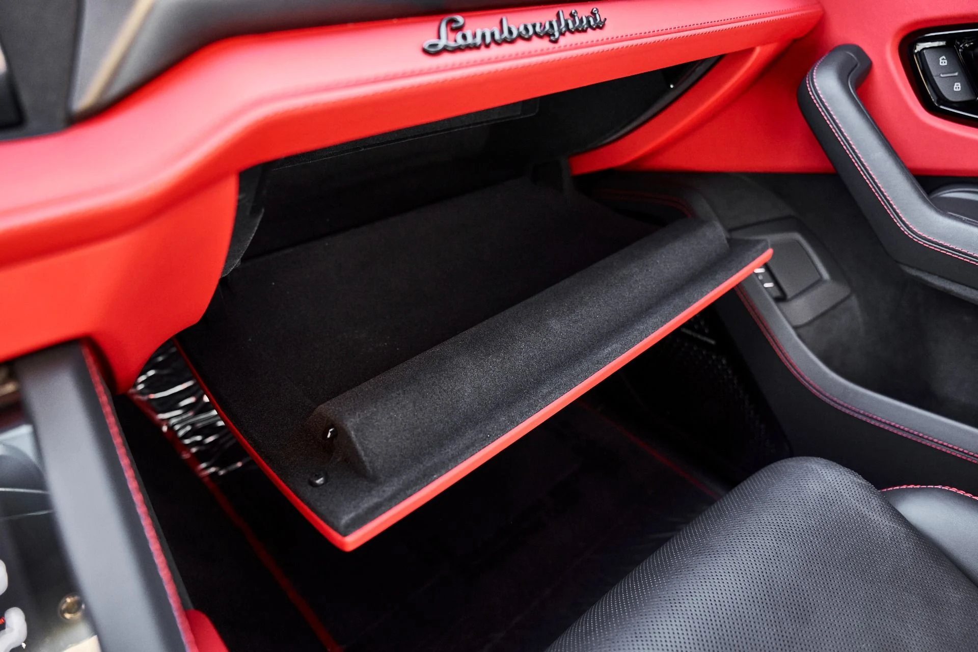 mph079_780579069_Used_2025_Lamborghini_Urus_SE_1778289301_5b641962bd