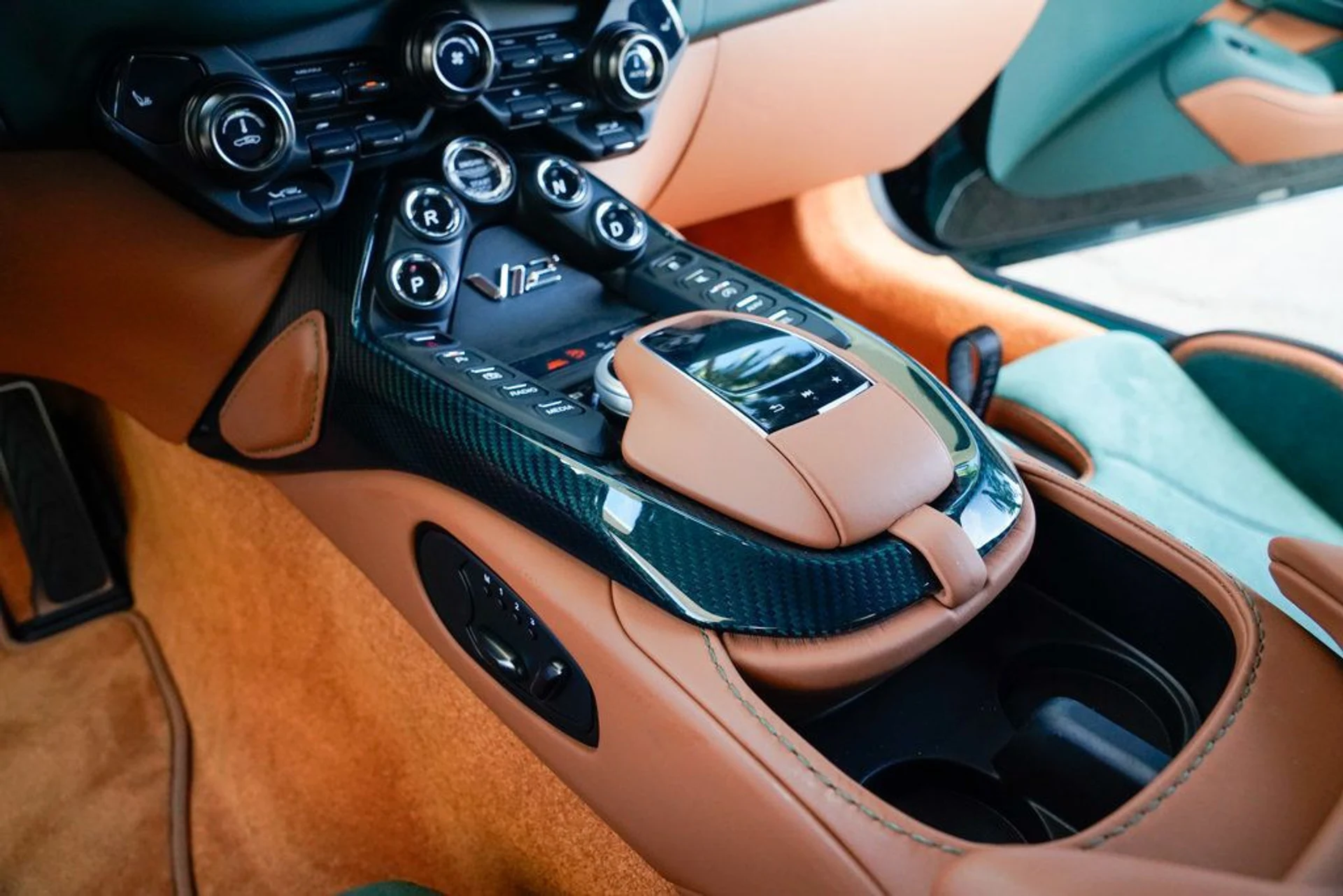 mph079_806896150_used_2023_aston_martin_vantage_v12coupe_14354_22896697_80_1024_1d88608ea5