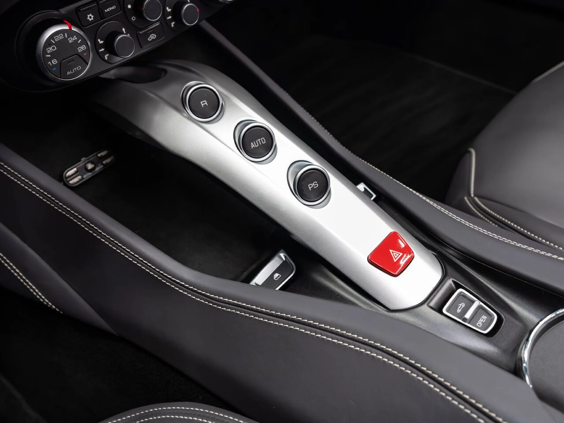 mph079_820714523_ferrari_california_2015_c36f25878b