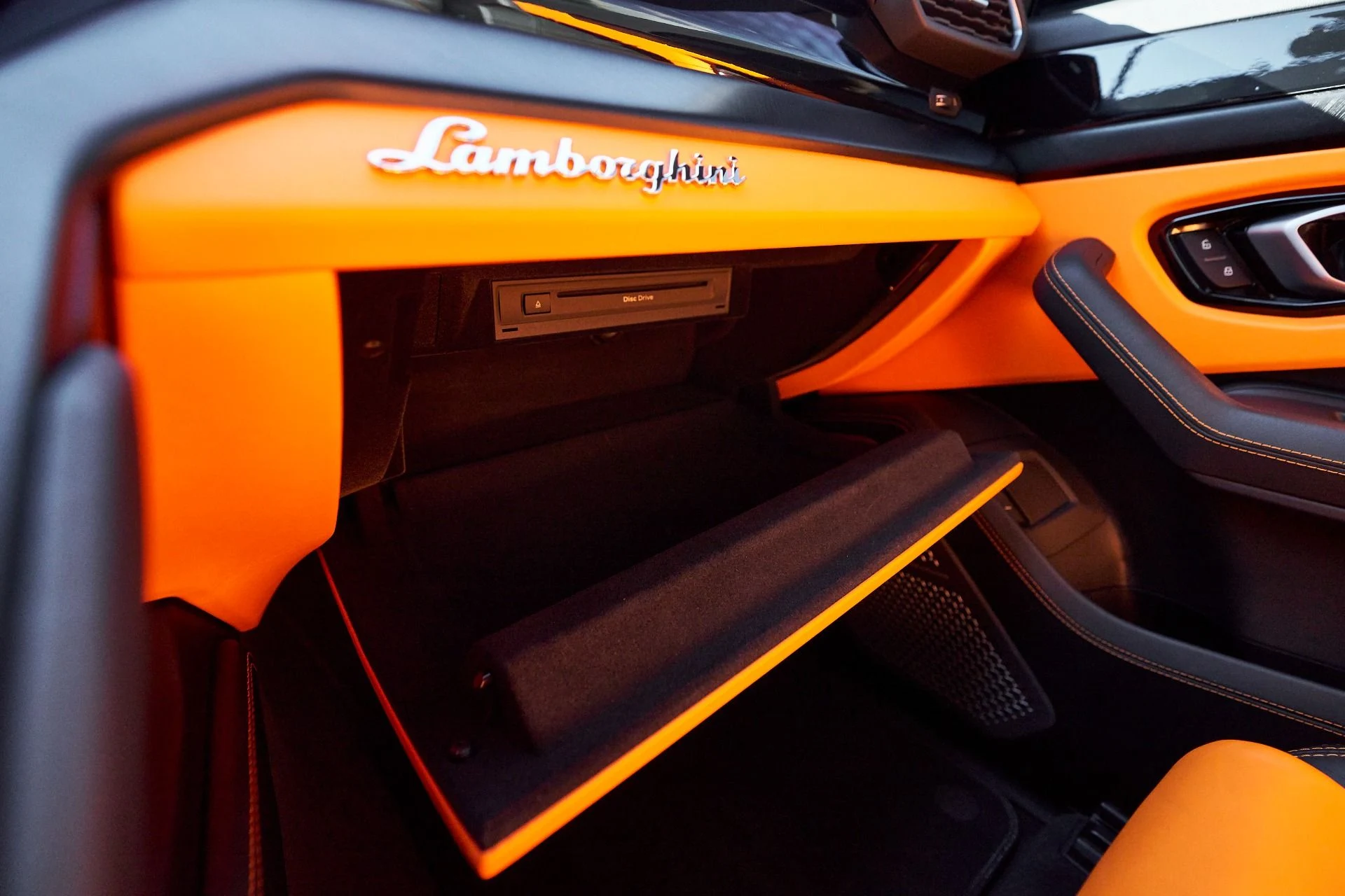 mph080_125345911_Used_2022_Lamborghini_Urus_Base_1759562093_407db47f84