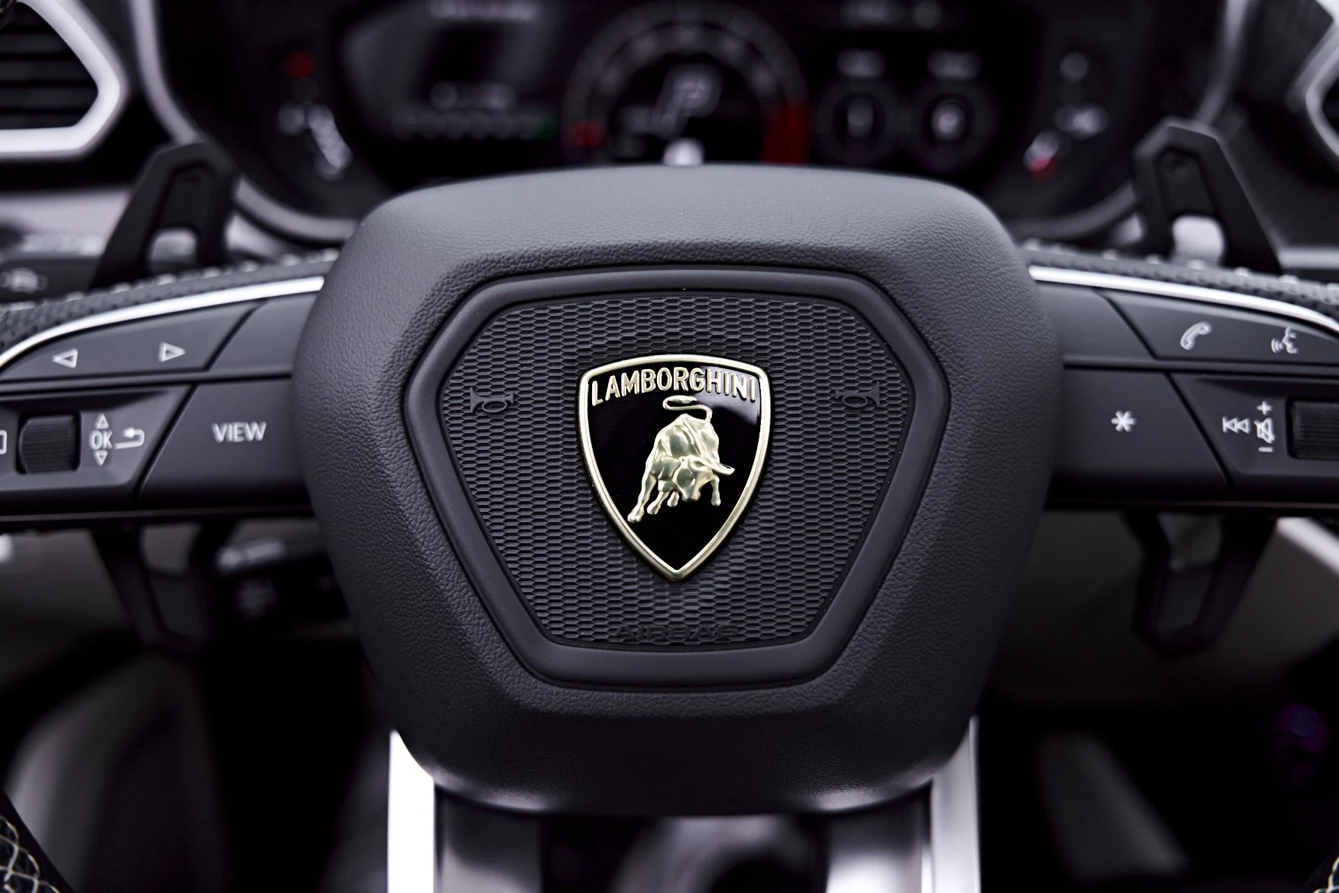 mph080_1304894578_Used_2023_Lamborghini_Urus_S_1781910666_0a69a803b8
