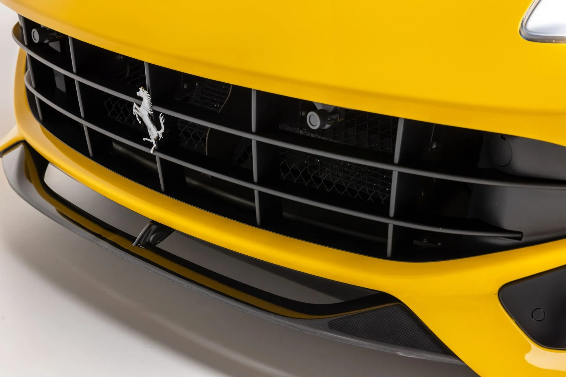 mph080_1368523125_Used_2014_Ferrari_F12berlinetta_1766171664_eb374d0358