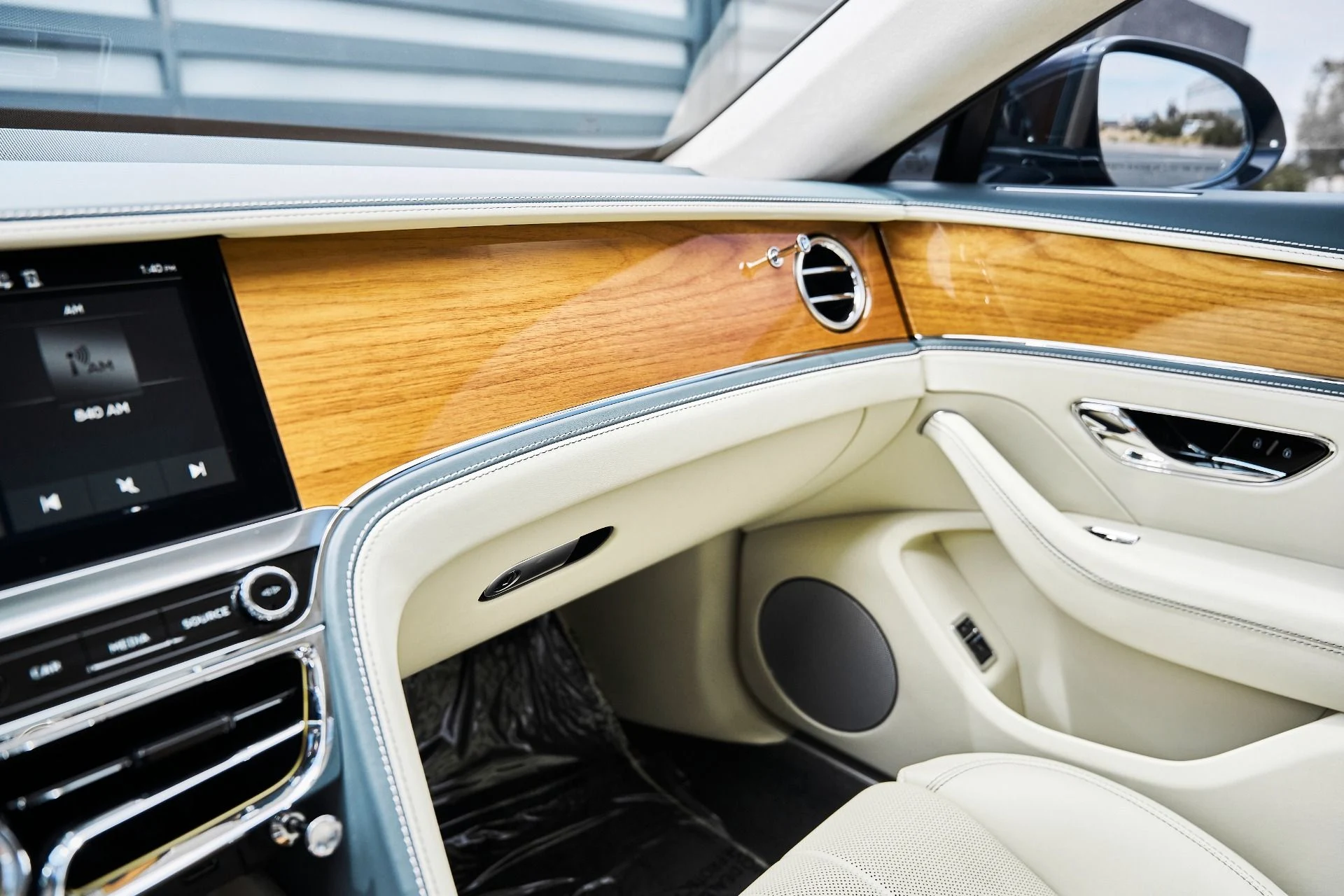 mph080_1422337428_Used_2021_Bentley_Flying_Spur_V8_1779867090_caabd3c57f