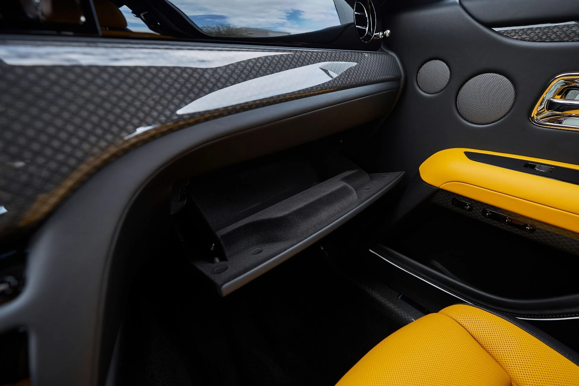 mph080_1594173928_Used_2025_Rolls_Royce_Ghost_Black_Badge_1763167887_3e1c286d5d