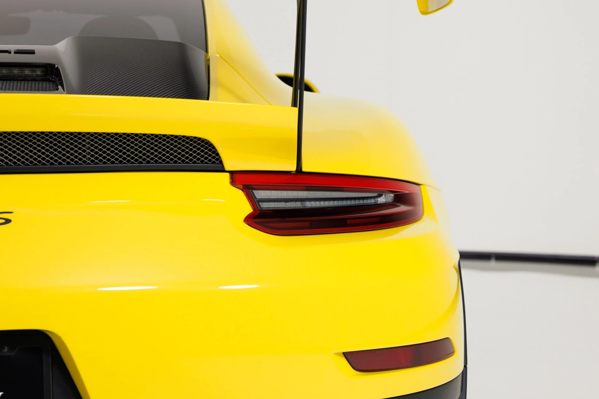 mph080_1599267456_Used_2018_Porsche_911_GT_2_RS_1787778700_956f53517f