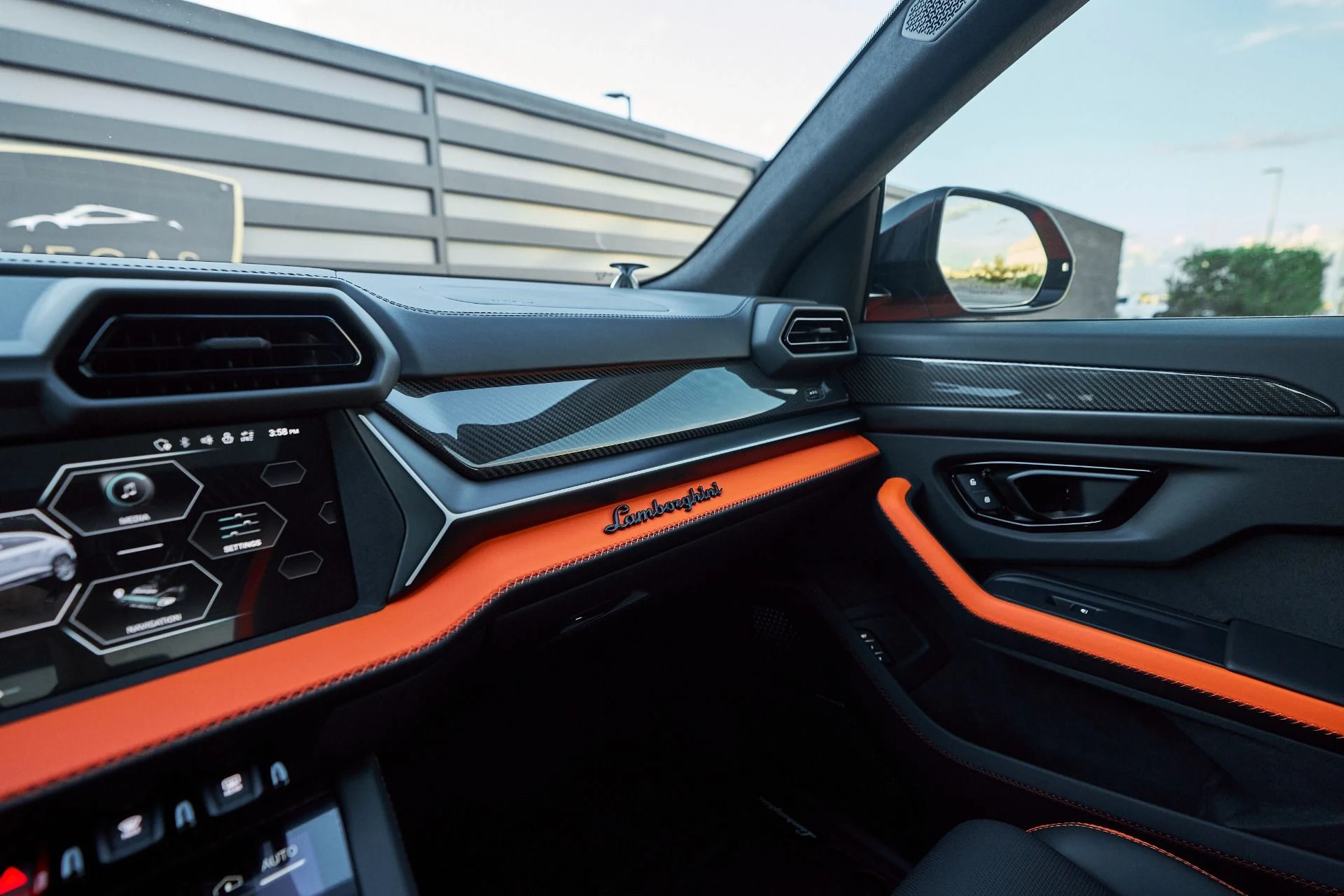 mph080_1723836116_Used_2025_Lamborghini_Urus_SE_1763680399_5fdf65ae48